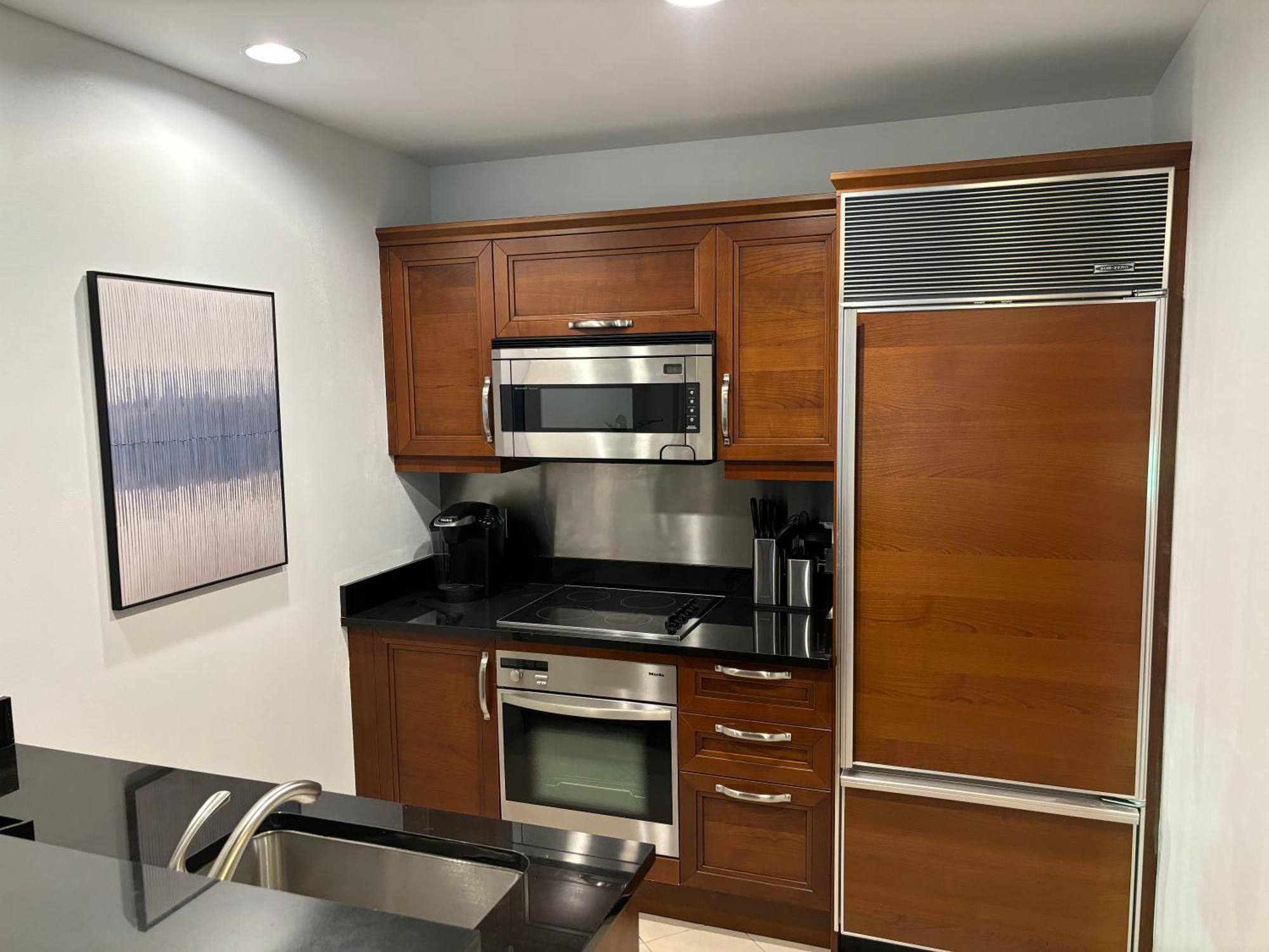 Panorama Vista Suite- 1br 2ba, Full Kitchen, Strip View, Balcony, Corner Unit * Las Vegas