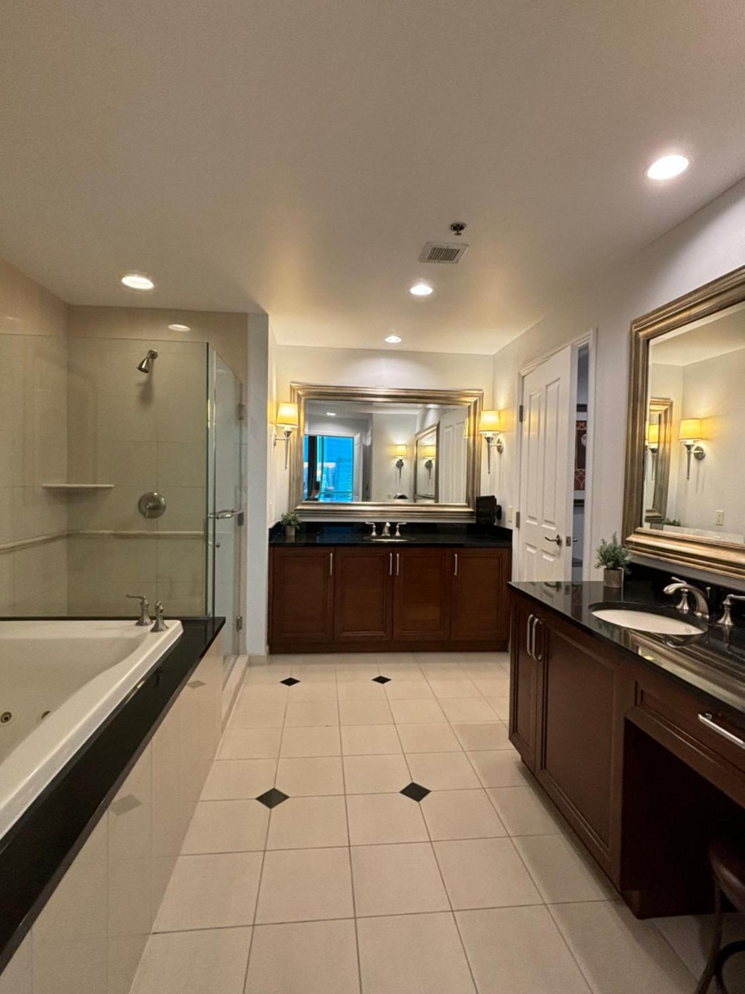Panorama Vista Suite- 1br 2ba, Full Kitchen, Strip View, Balcony, Corner Unit Aparthotel *