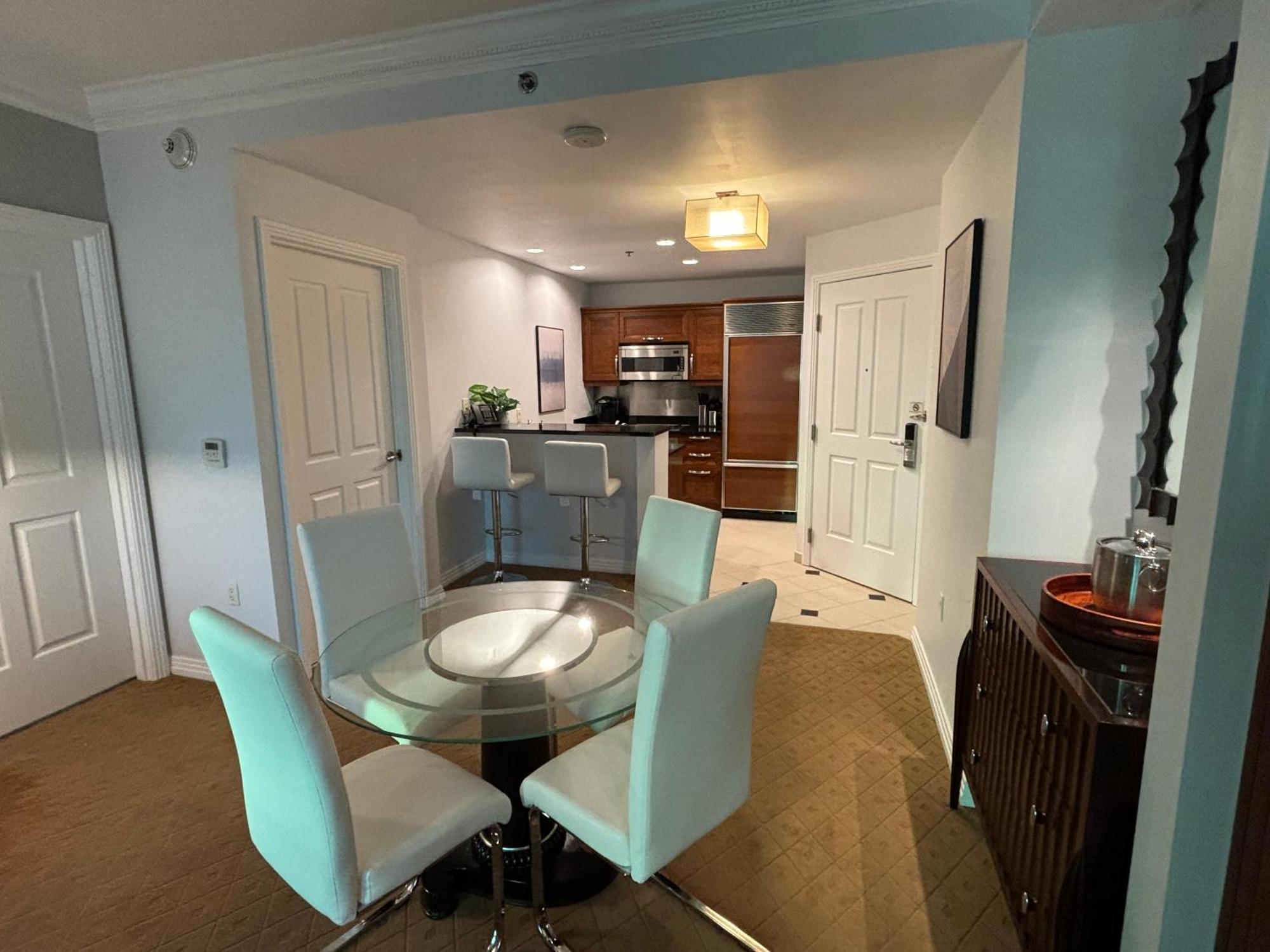 Panorama Vista Suite- 1br 2ba, Full Kitchen, Strip View, Balcony, Corner Unit *