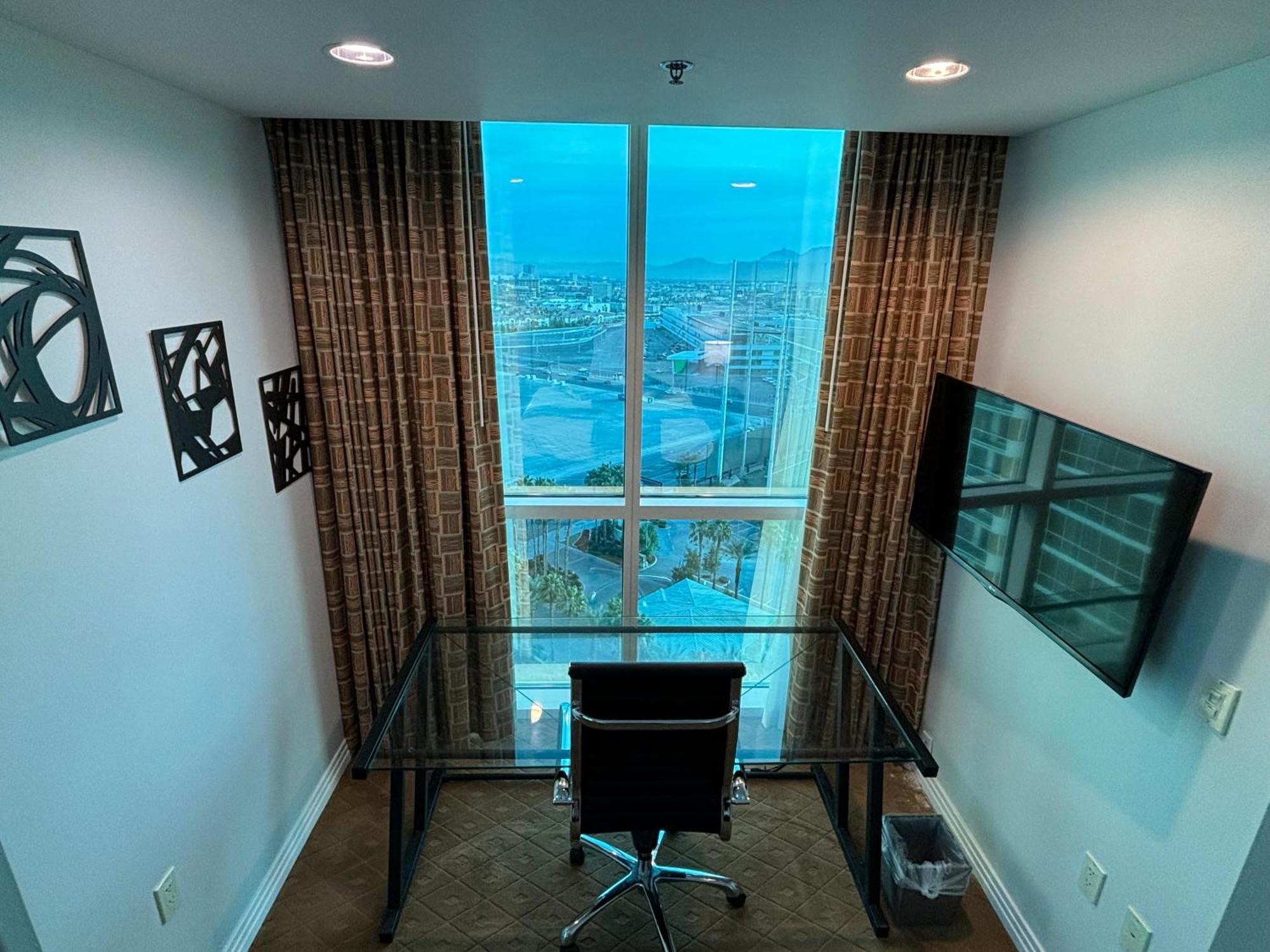 Aparthotel Panorama Vista Suite- 1br 2ba, Full Kitchen, Strip View, Balcony, Corner Unit