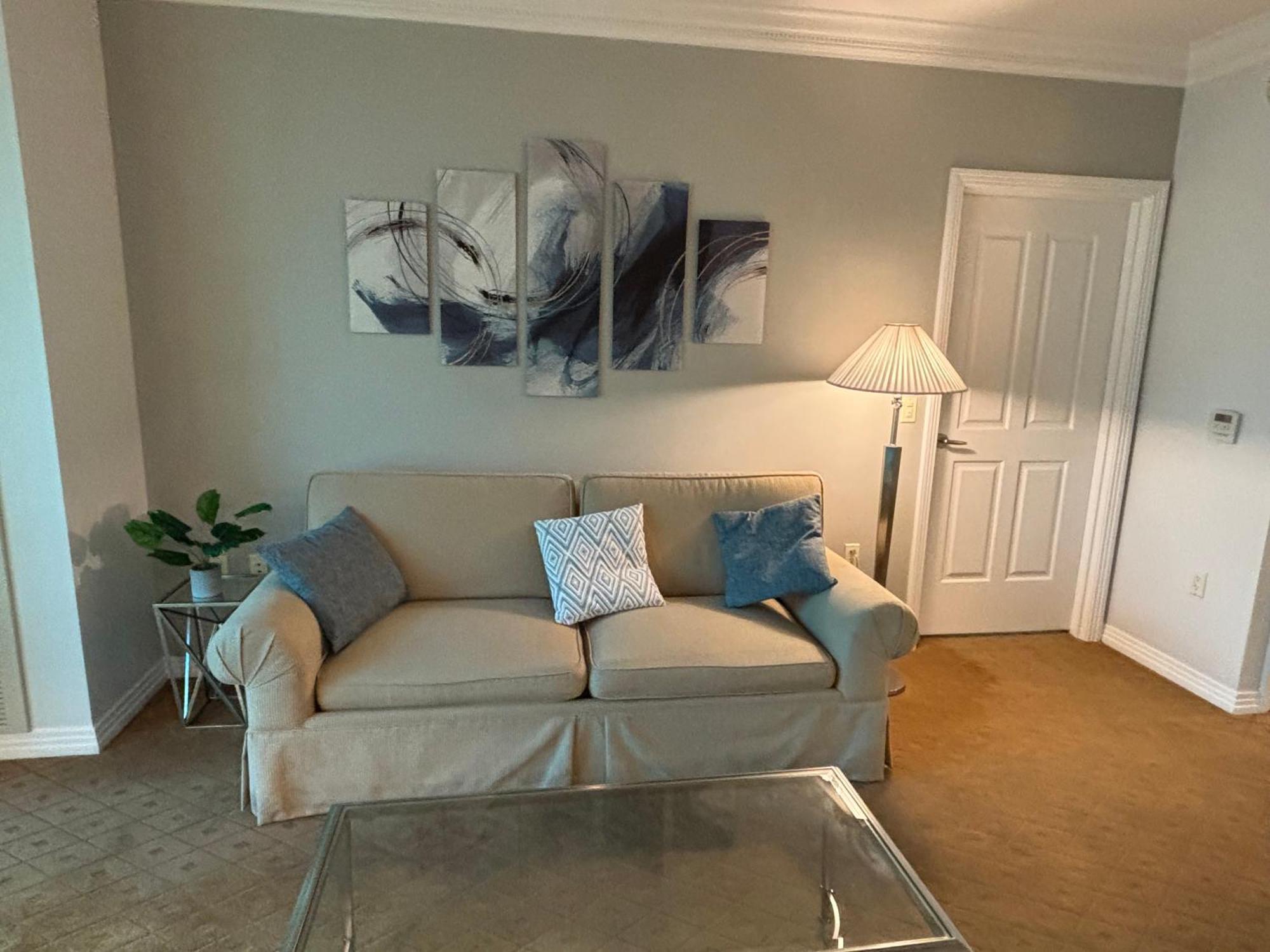 Panorama Vista Suite- 1br 2ba, Full Kitchen, Strip View, Balcony, Corner Unit