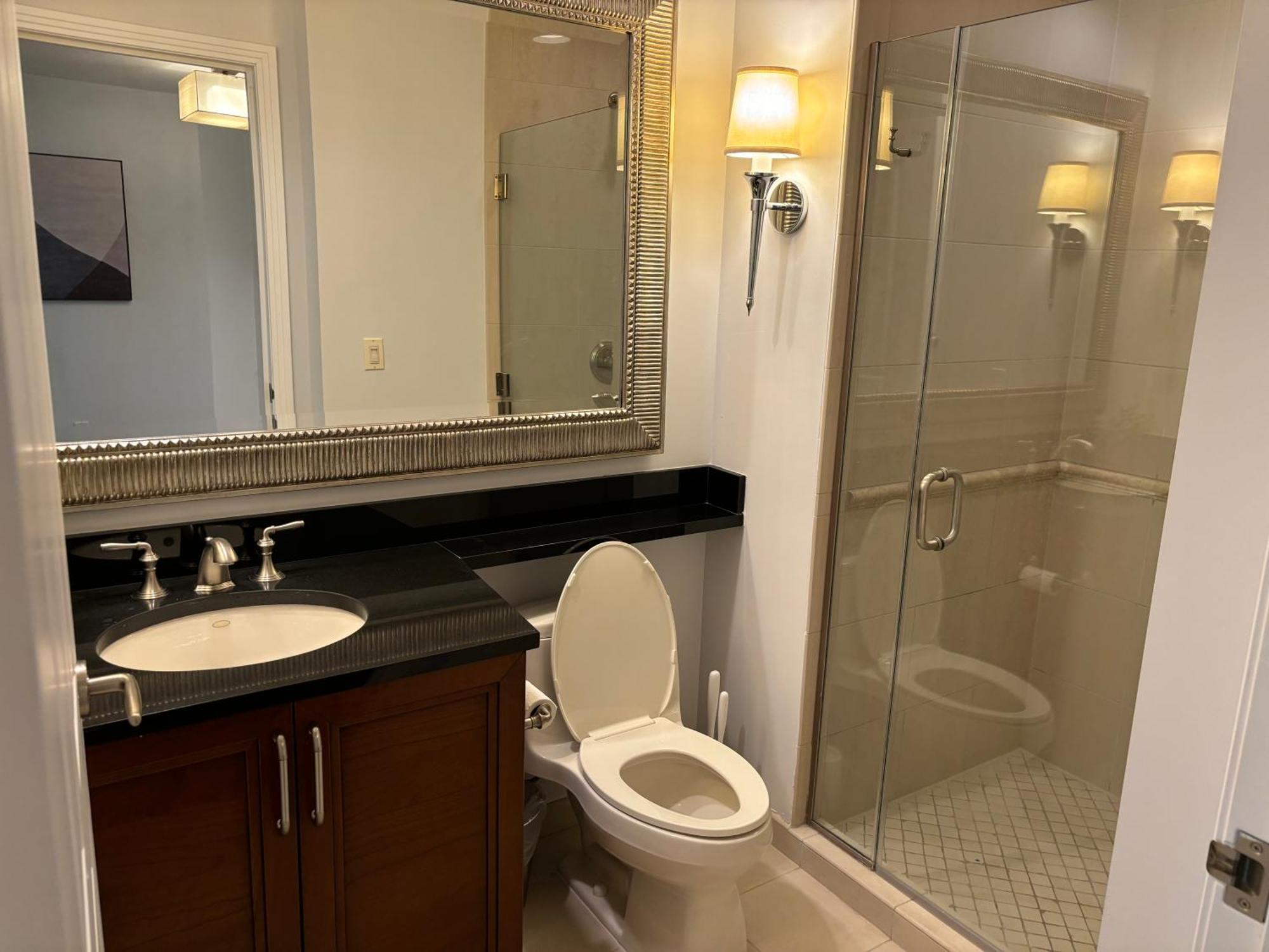Panorama Vista Suite- 1br 2ba, Full Kitchen, Strip View, Balcony, Corner Unit *