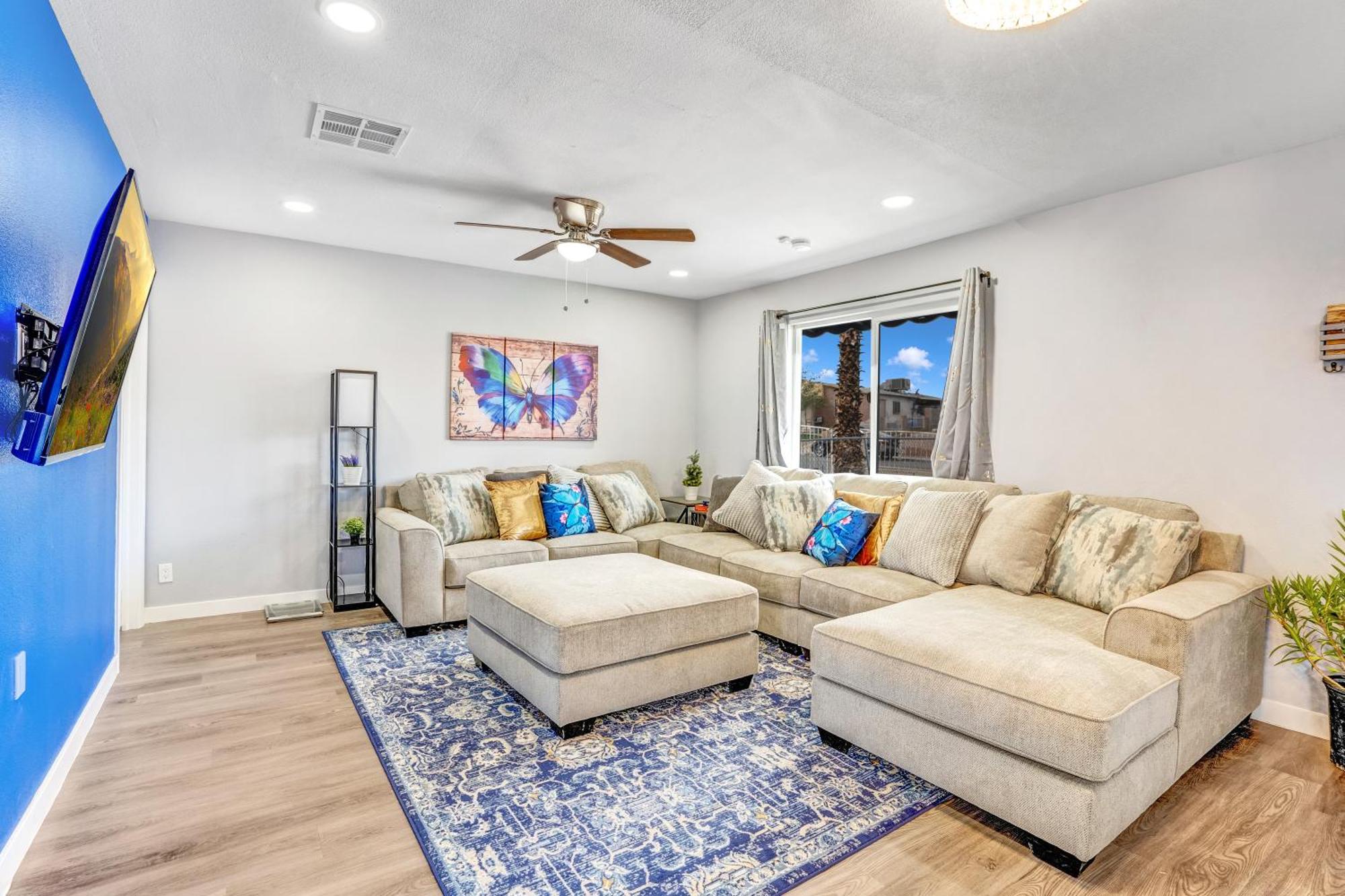 Big Group, Remodeled, Landscaped, King Beds, Desks *