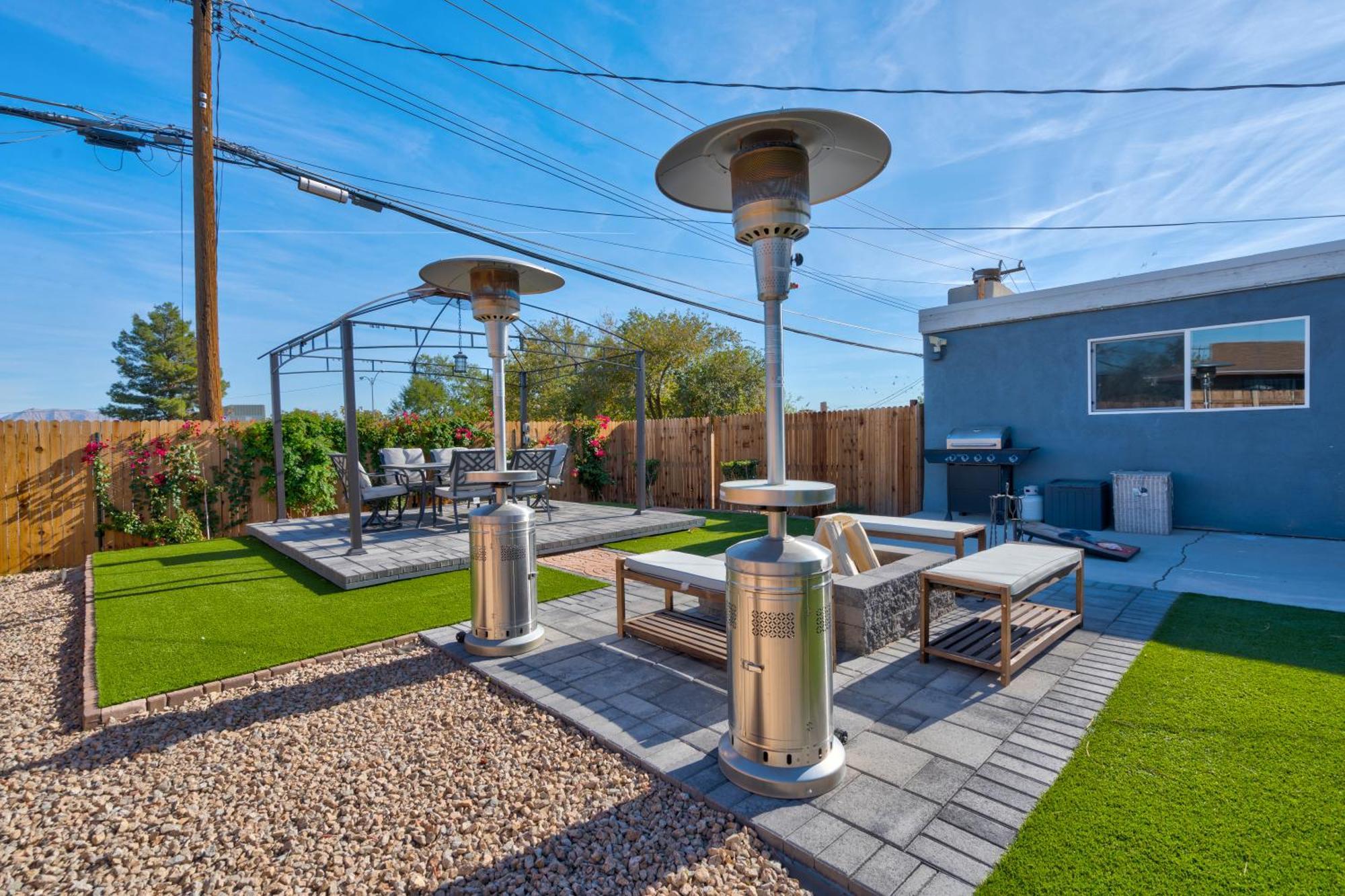 Big Group, Remodeled, Landscaped, King Beds, Desks *