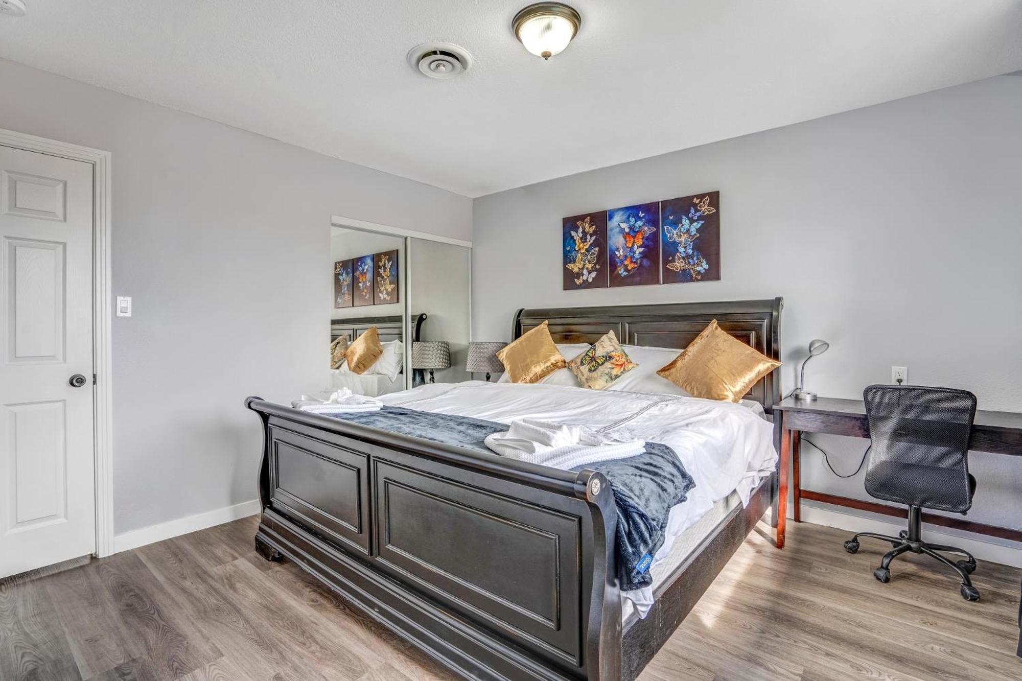 Big Group, Remodeled, Landscaped, King Beds, Desks