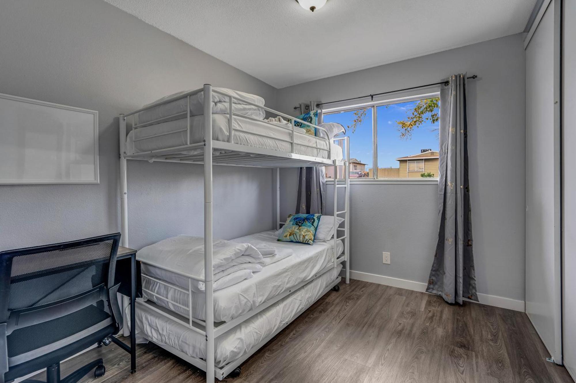 Casa vacanze Big Group, Remodeled, Landscaped, King Beds, Desks *