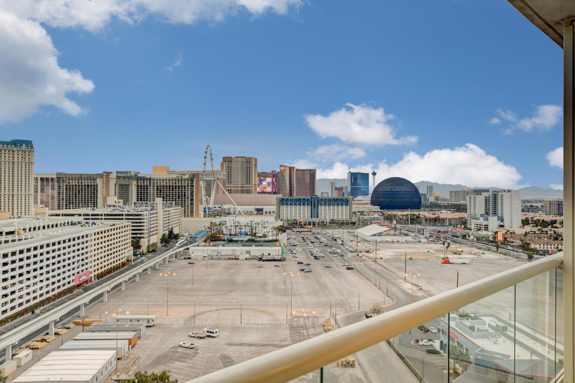 Aparthotel Balcony Strip View * Mgm Signature Tower 3