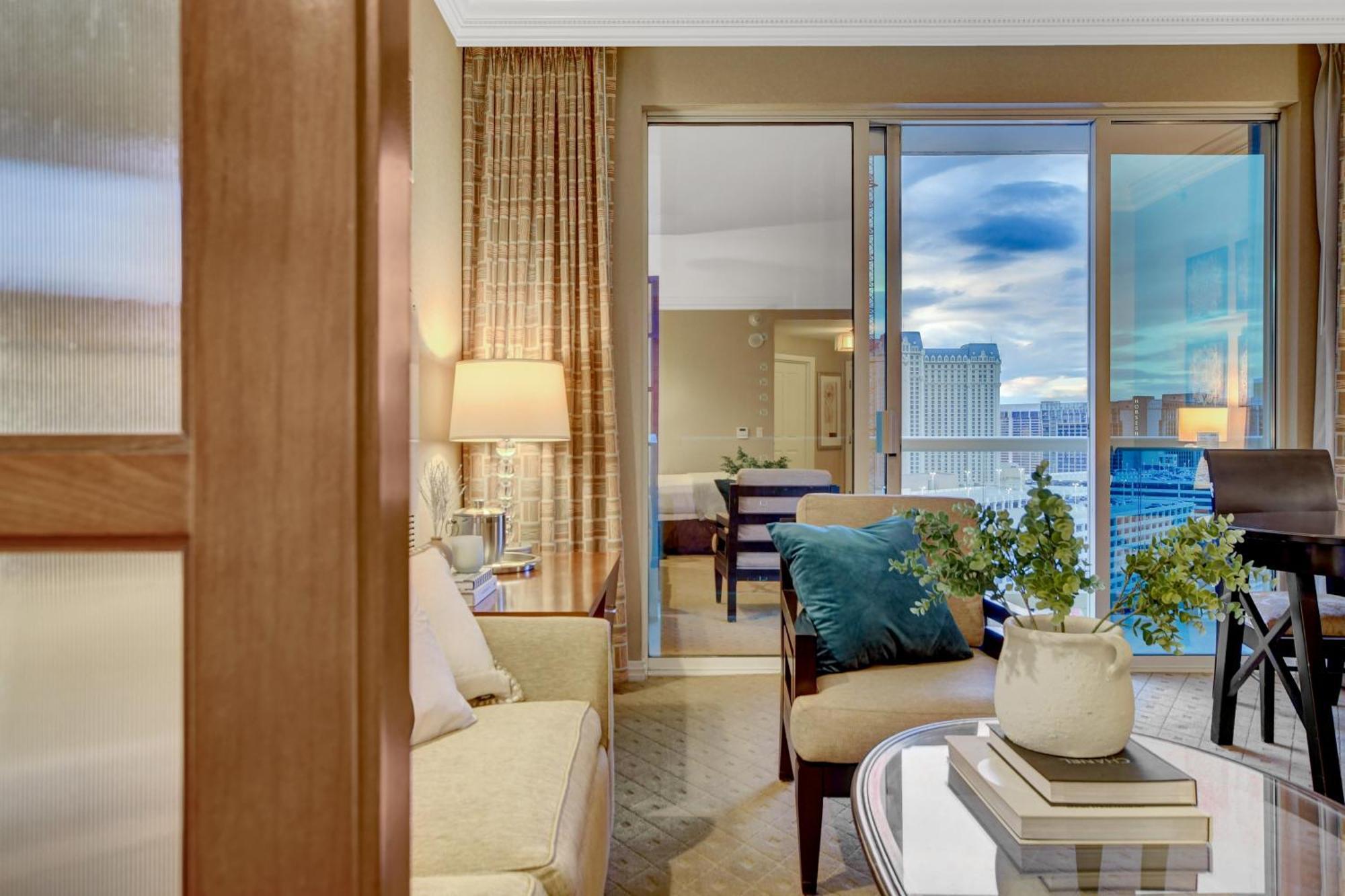 Balcony Strip View * Mgm Signature Tower 3 Aparthotel *