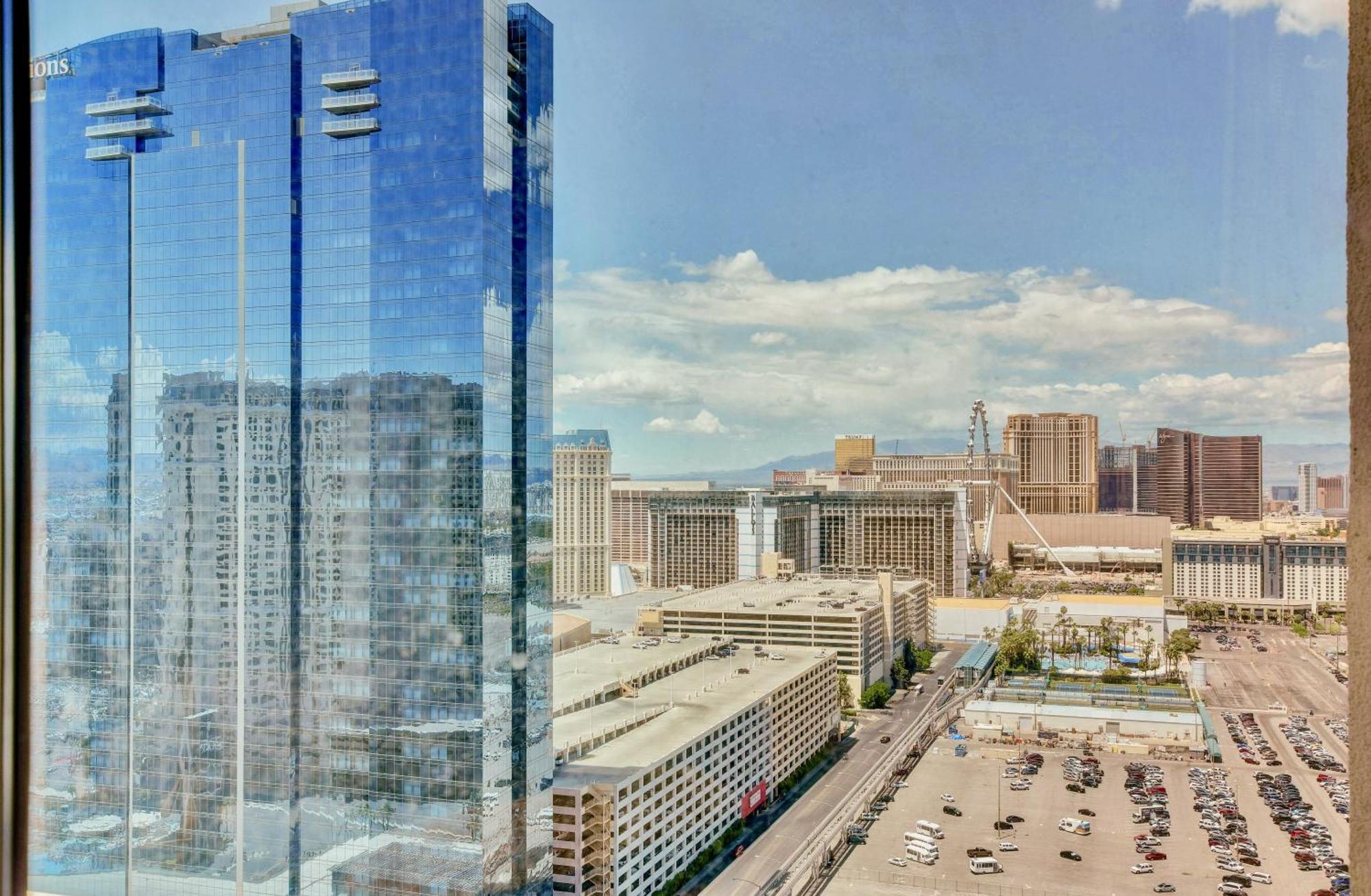 Strip View - No Fee ! Appartement