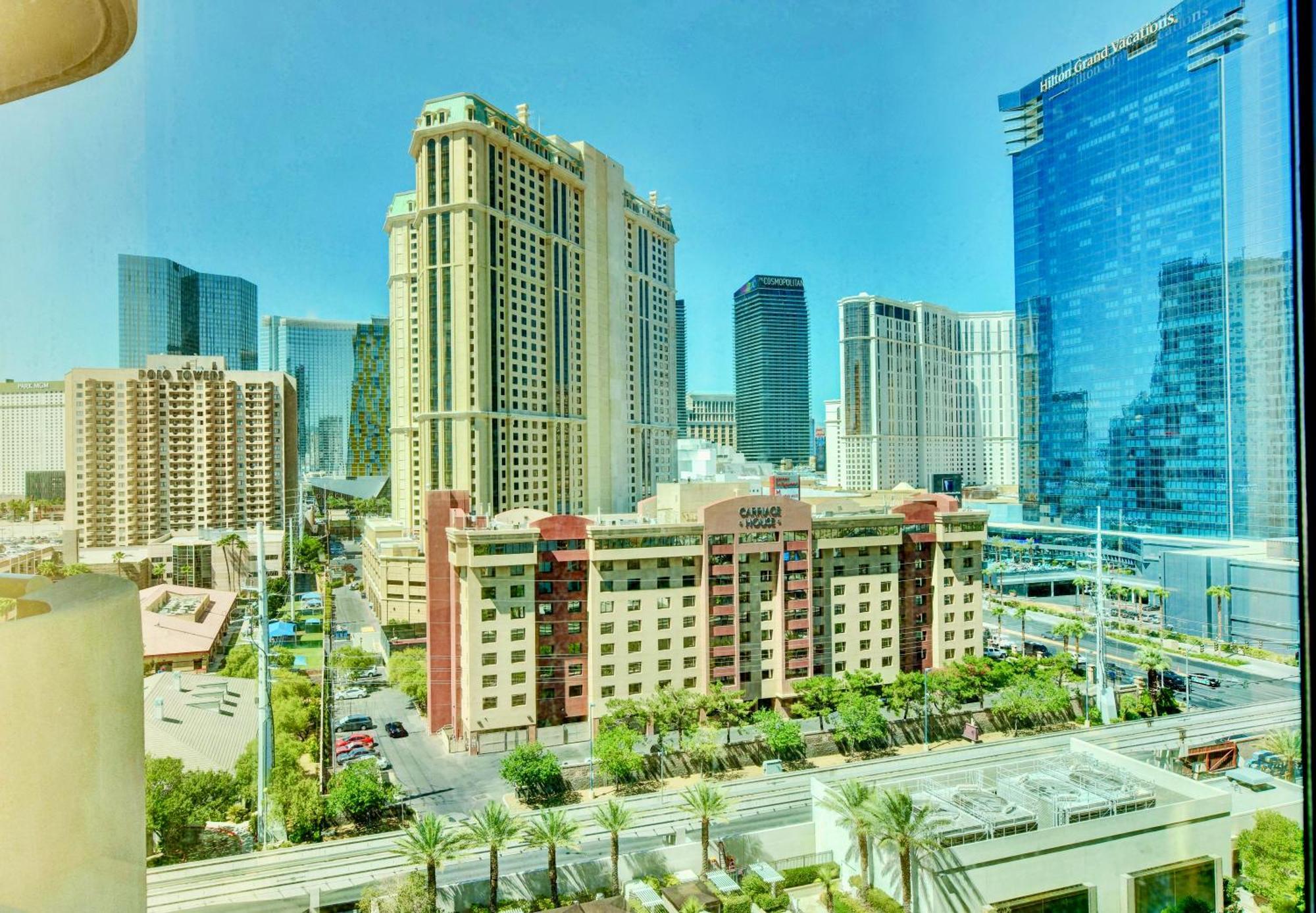 Appartement Strip View - No Fee ! *