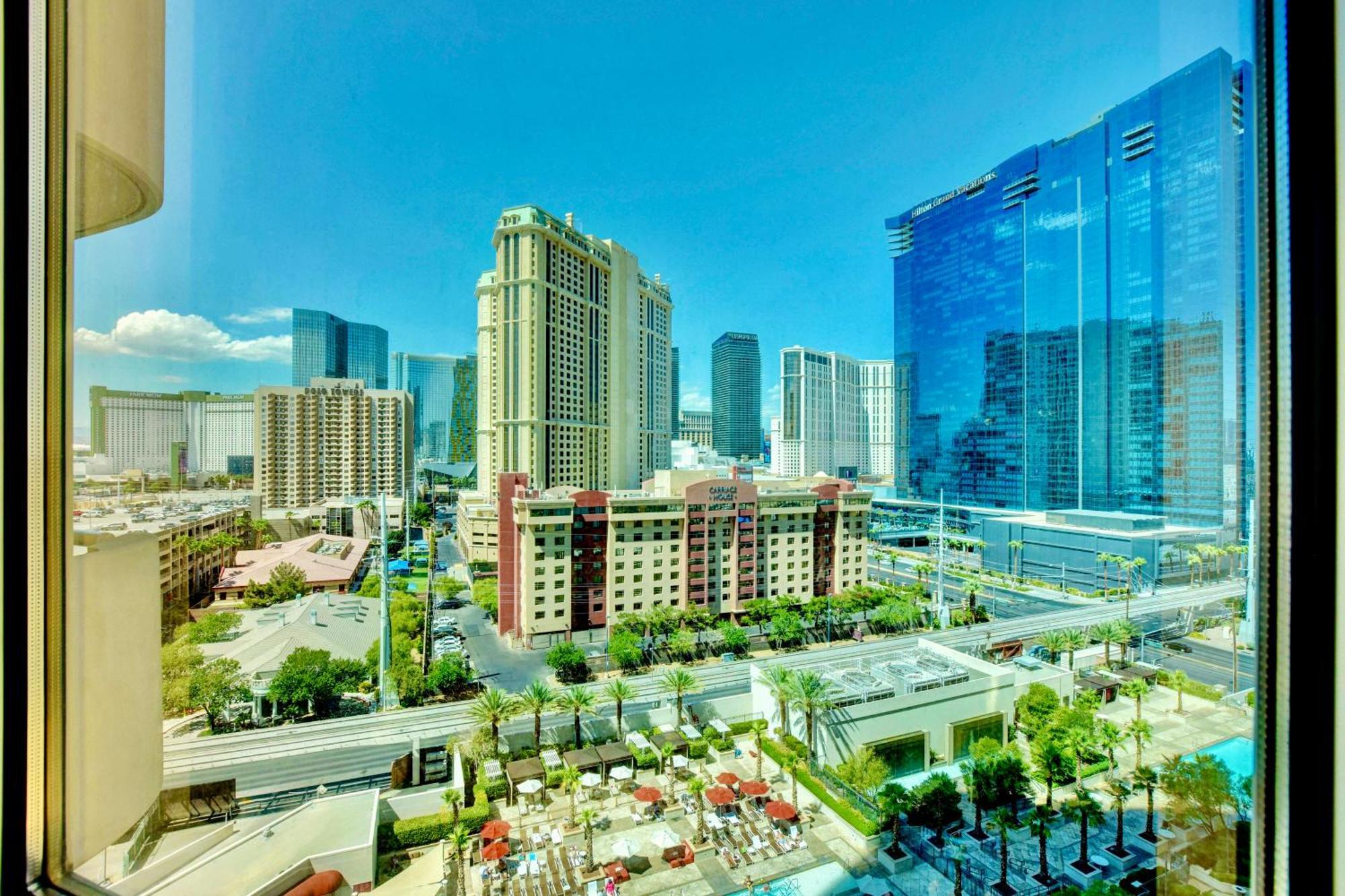 Appartement Strip View - No Fee ! *