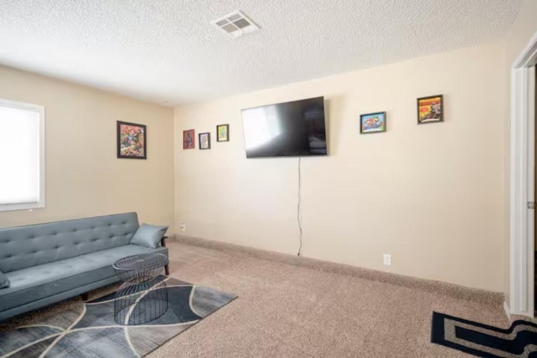 Pool 4 Bedroom 2 Bath Close To Strip * Las Vegas