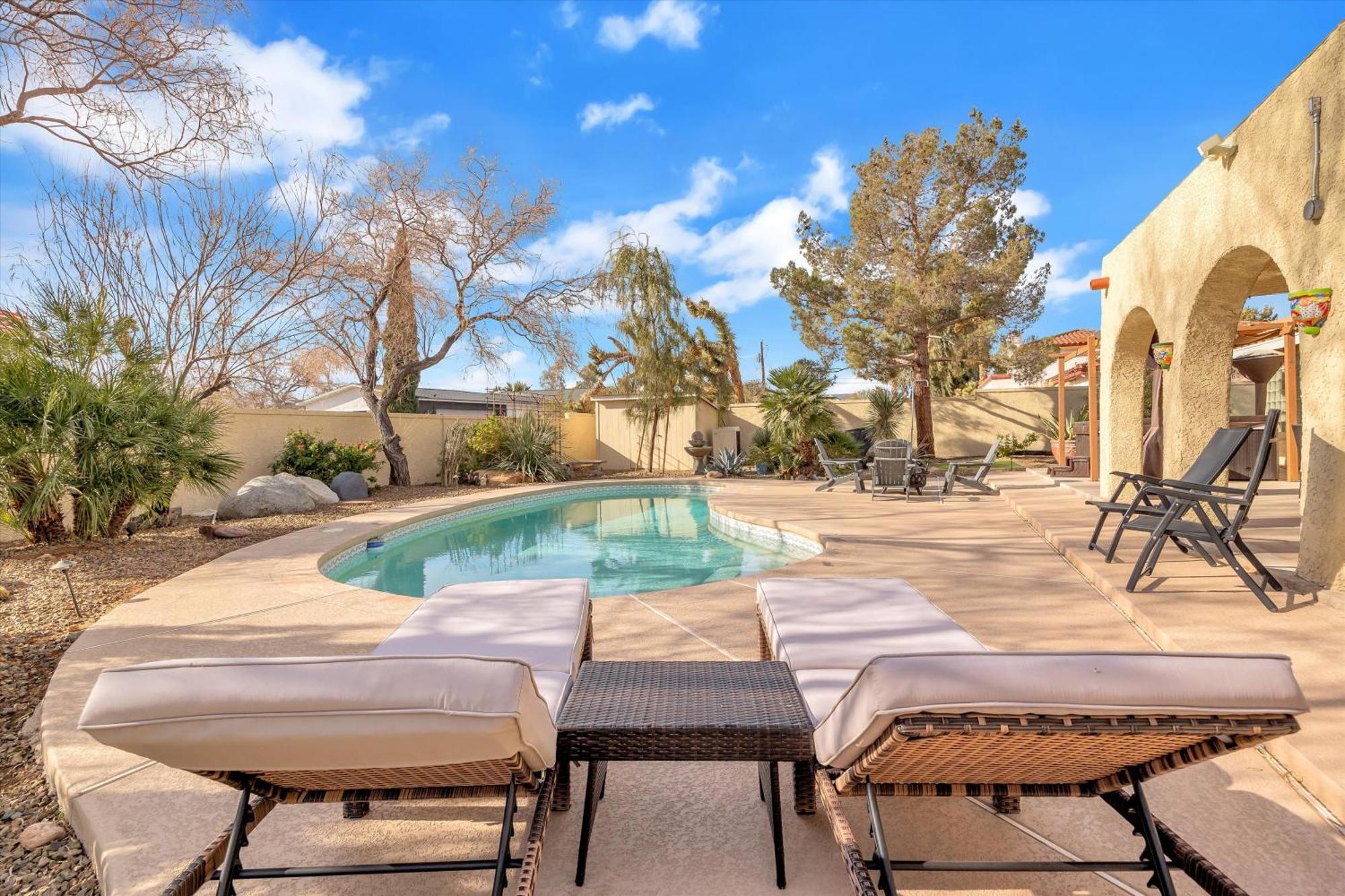 Villa Ranch Style With Pool And Las Vegas