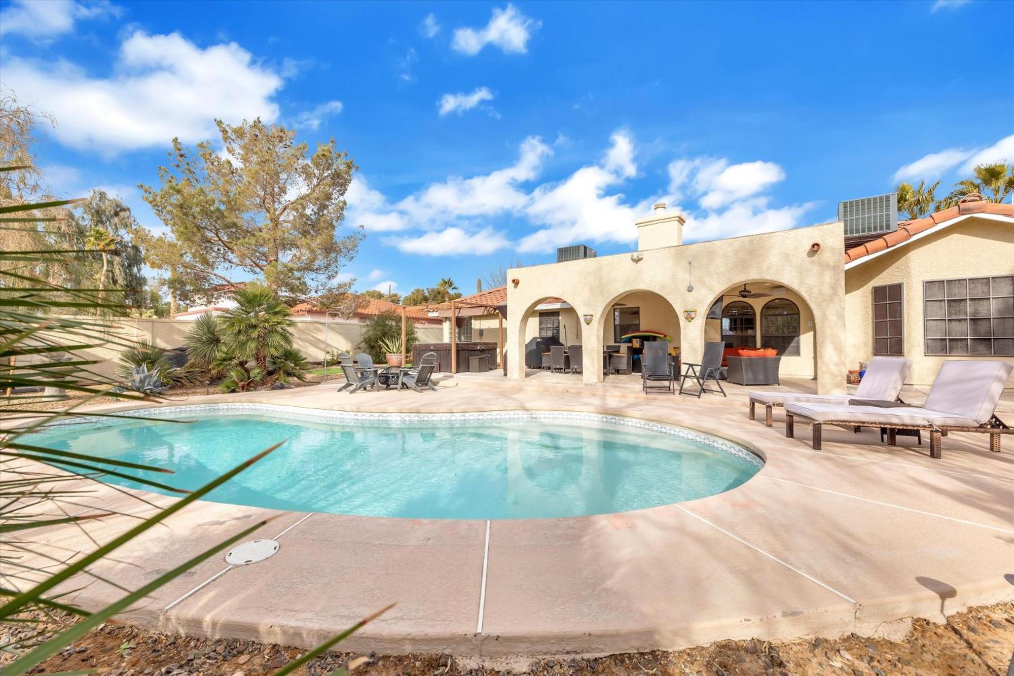 Ranch Style With Pool And Villa