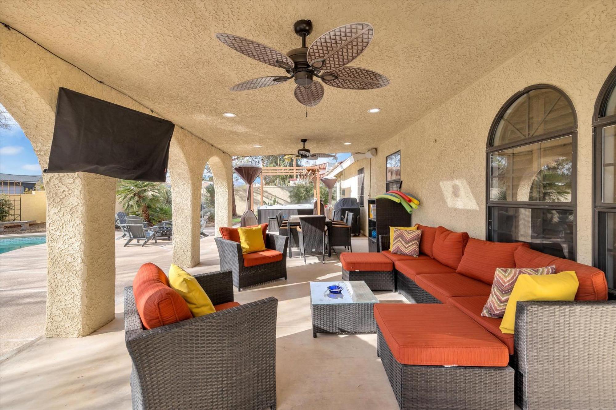 Villa Ranch Style With Pool And *