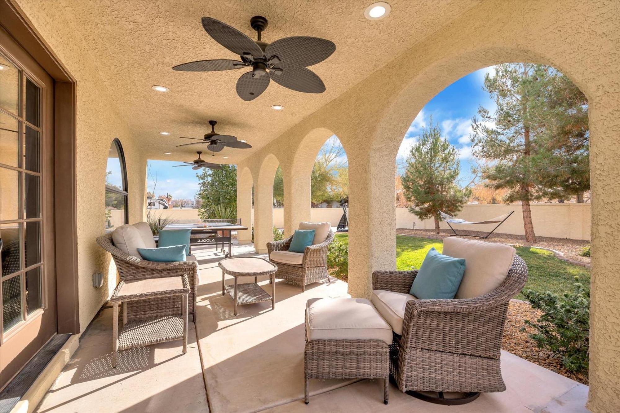 Ranch Style With Pool And Las Vegas