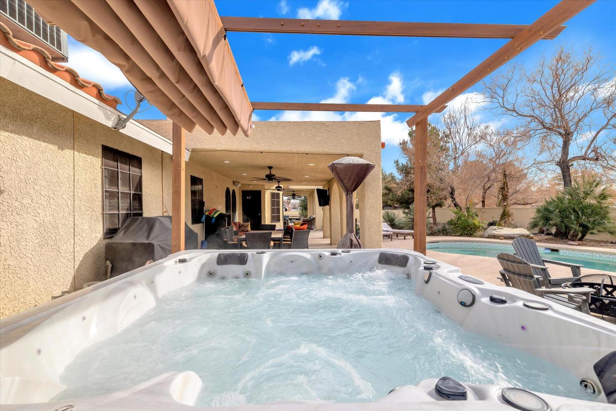 Ranch Style With Pool And Villa