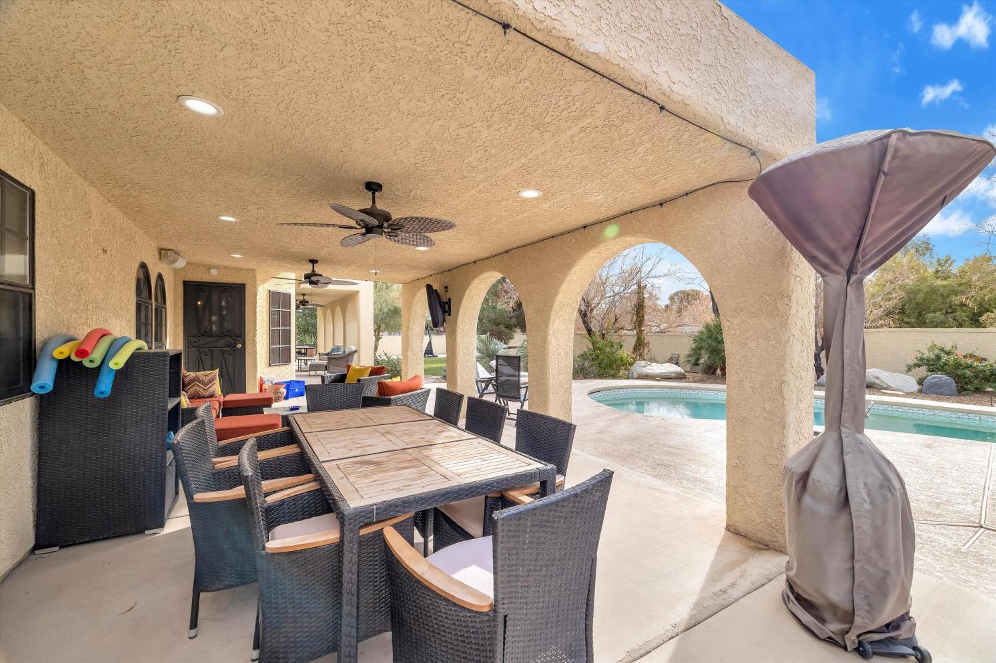 Villa Ranch Style With Pool And