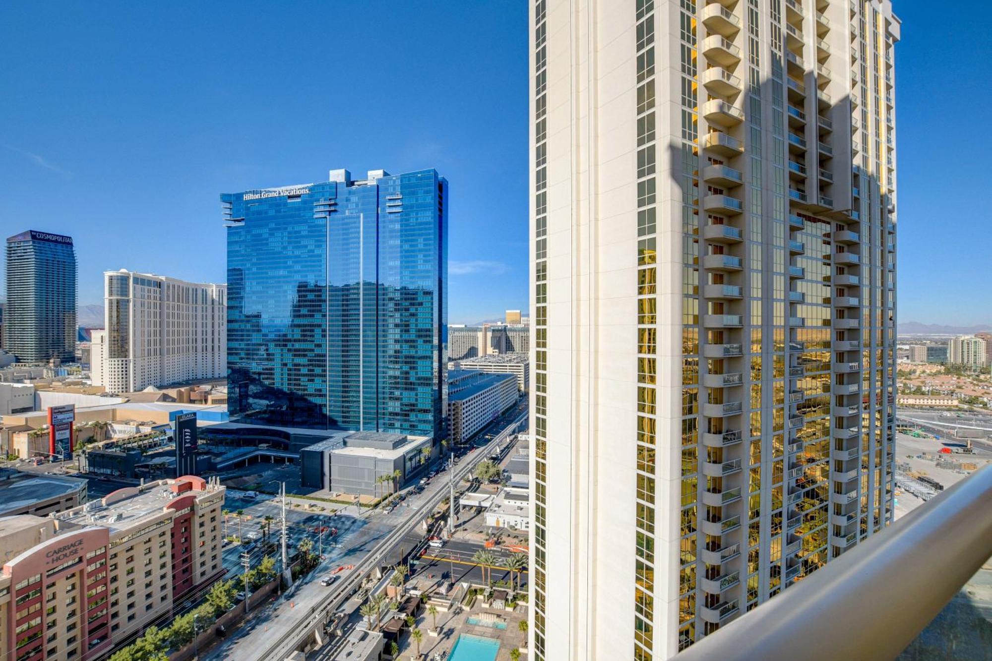 Aparthotel Elite Mgm Signature Balcony Strip View