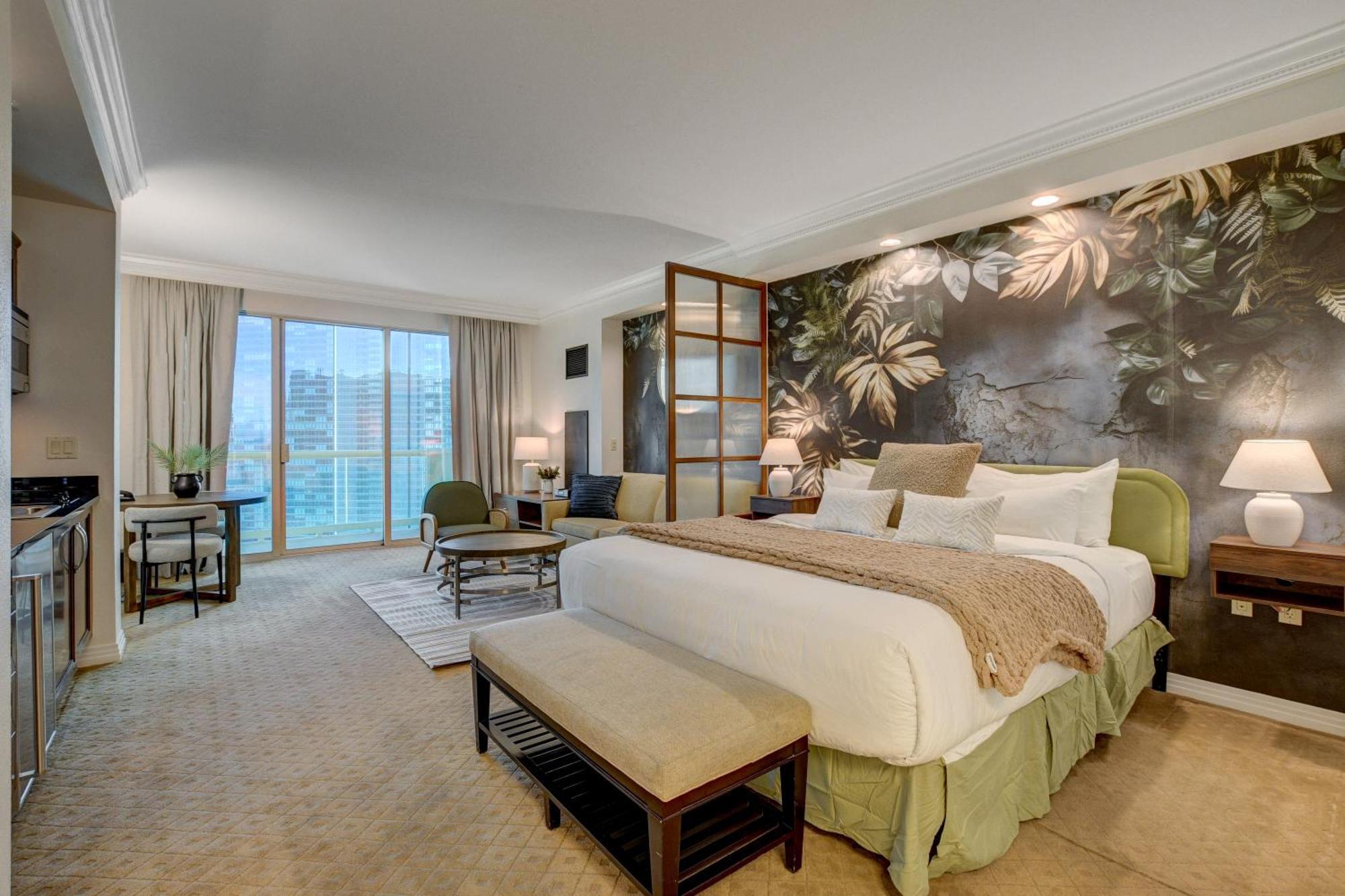 Elite Mgm Signature Balcony Strip View