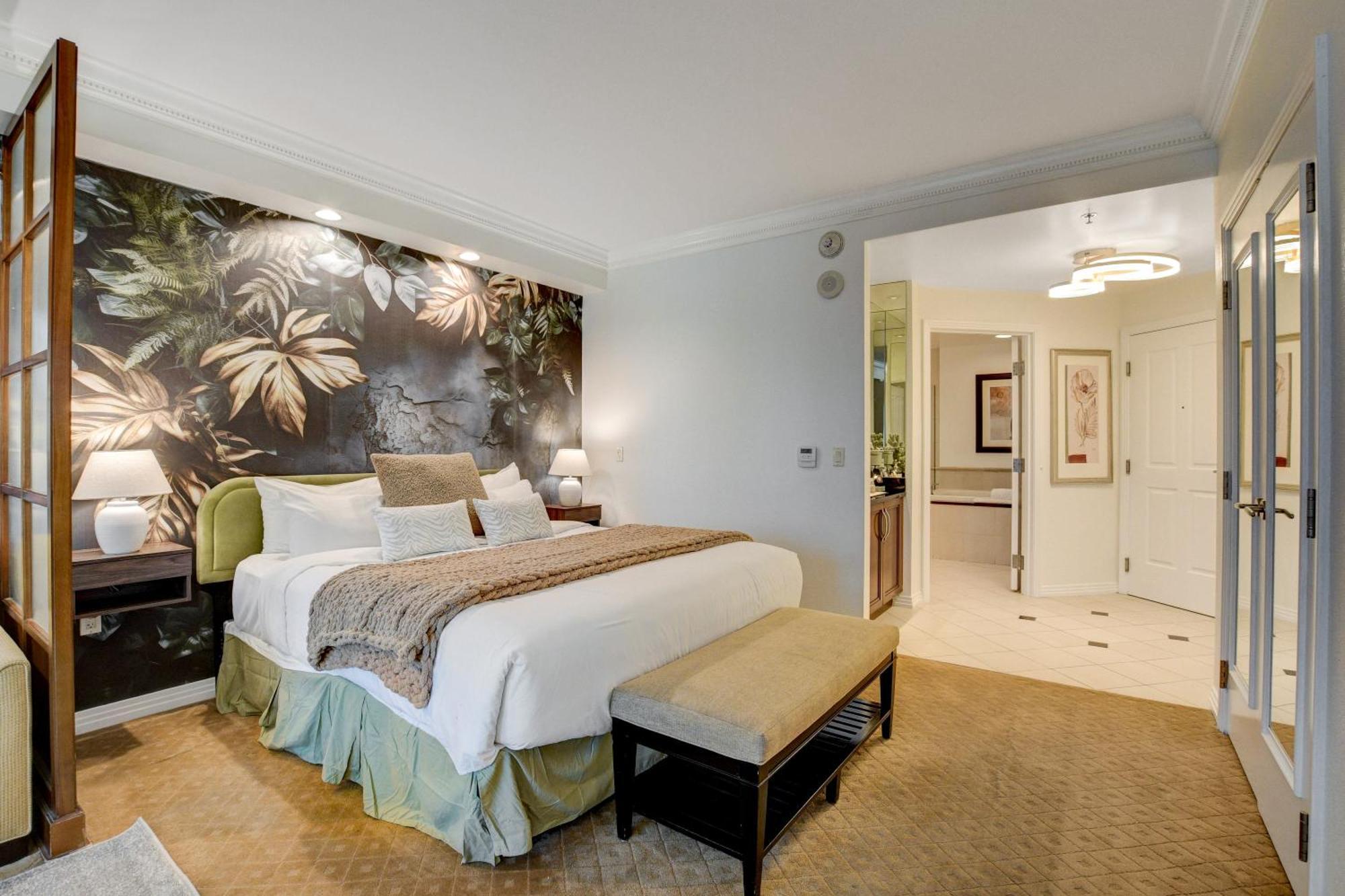 Elite Mgm Signature Balcony Strip View