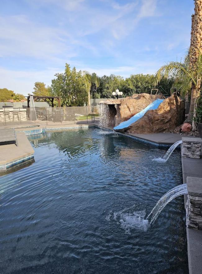 Villa Luxury Oasis: Private Pool, Waterfall Slide & Multi-sport Paradise Las Vegas