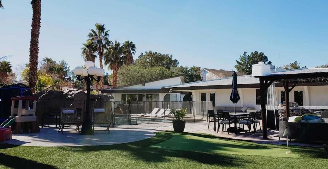 Villa Luxury Oasis: Private Pool, Waterfall Slide & Multi-sport Paradise