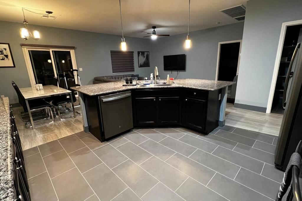 Family Friendly Contemporary House With Pool Villa Las Vegas