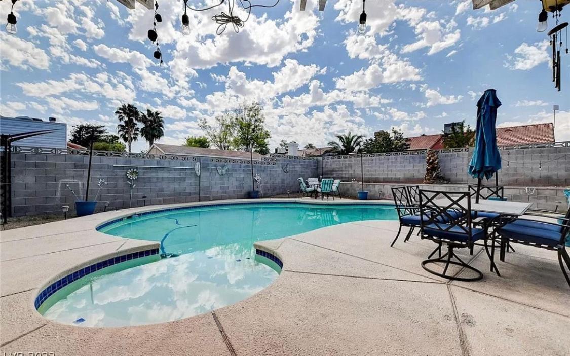 Staycation Near Flamingo Road Casa vacanze *