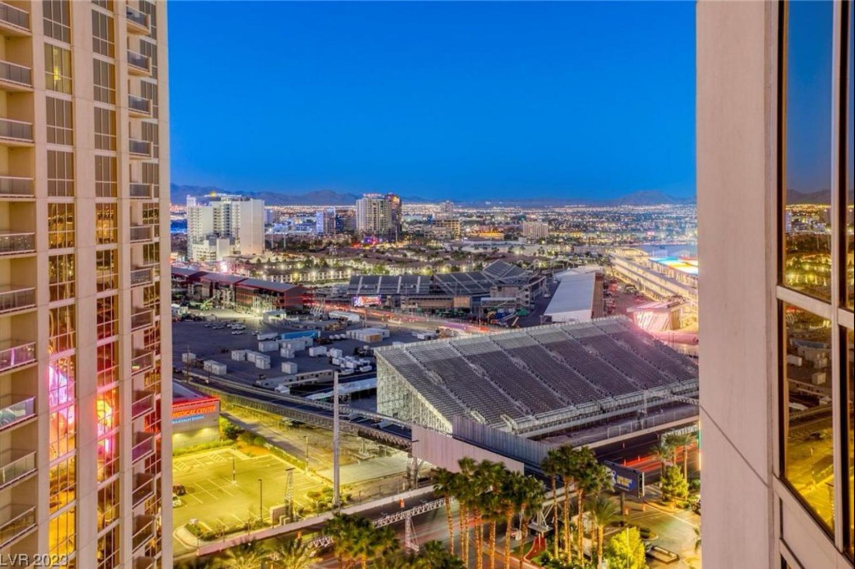 Aparthotel Panorama Vista Suite- 1br 2ba, Full Kitchen, Strip View, Balcony, Corner Unit