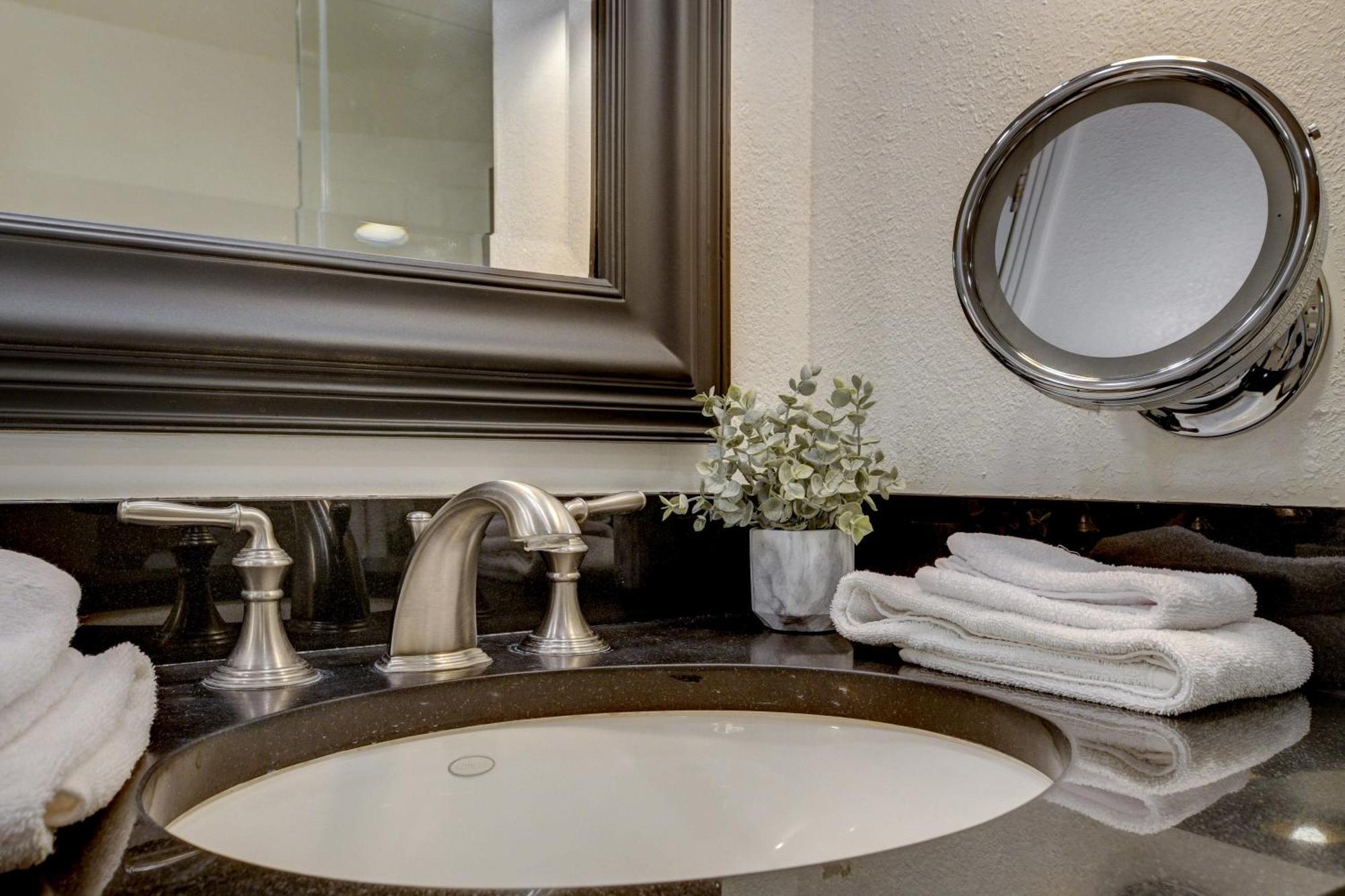 Aparthotel Blu Cashmere * Mgm Signature 23rd Flr W/balcony Strip View *