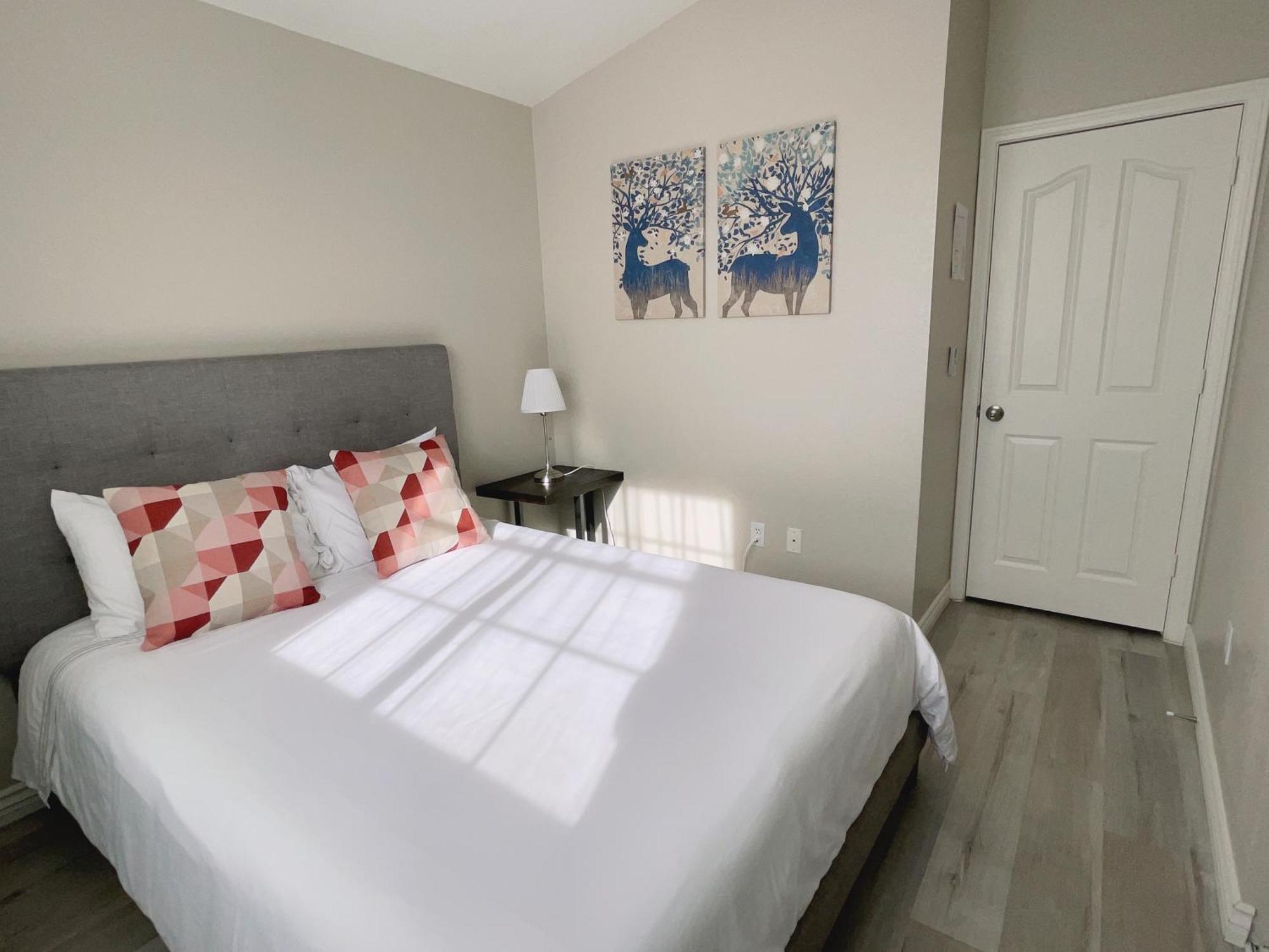 Pool House Newly Remodeled 3bed 3bath Near Dt Summerlin And Red Rock Villa Las Vegas