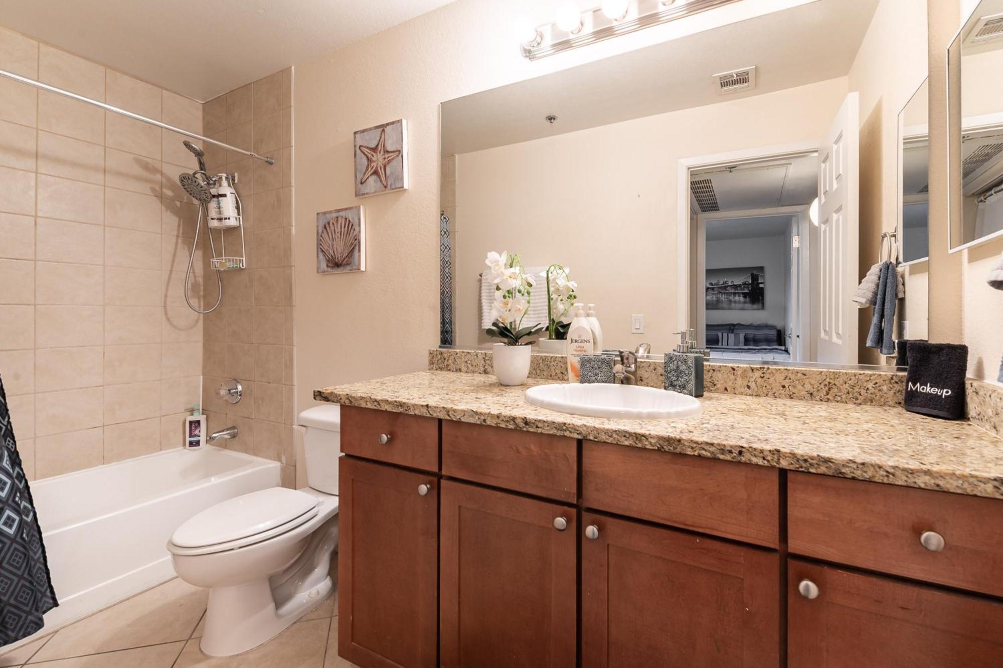 Stylish, Cozy 2br,2ba Near Rio, Vegas Luxury