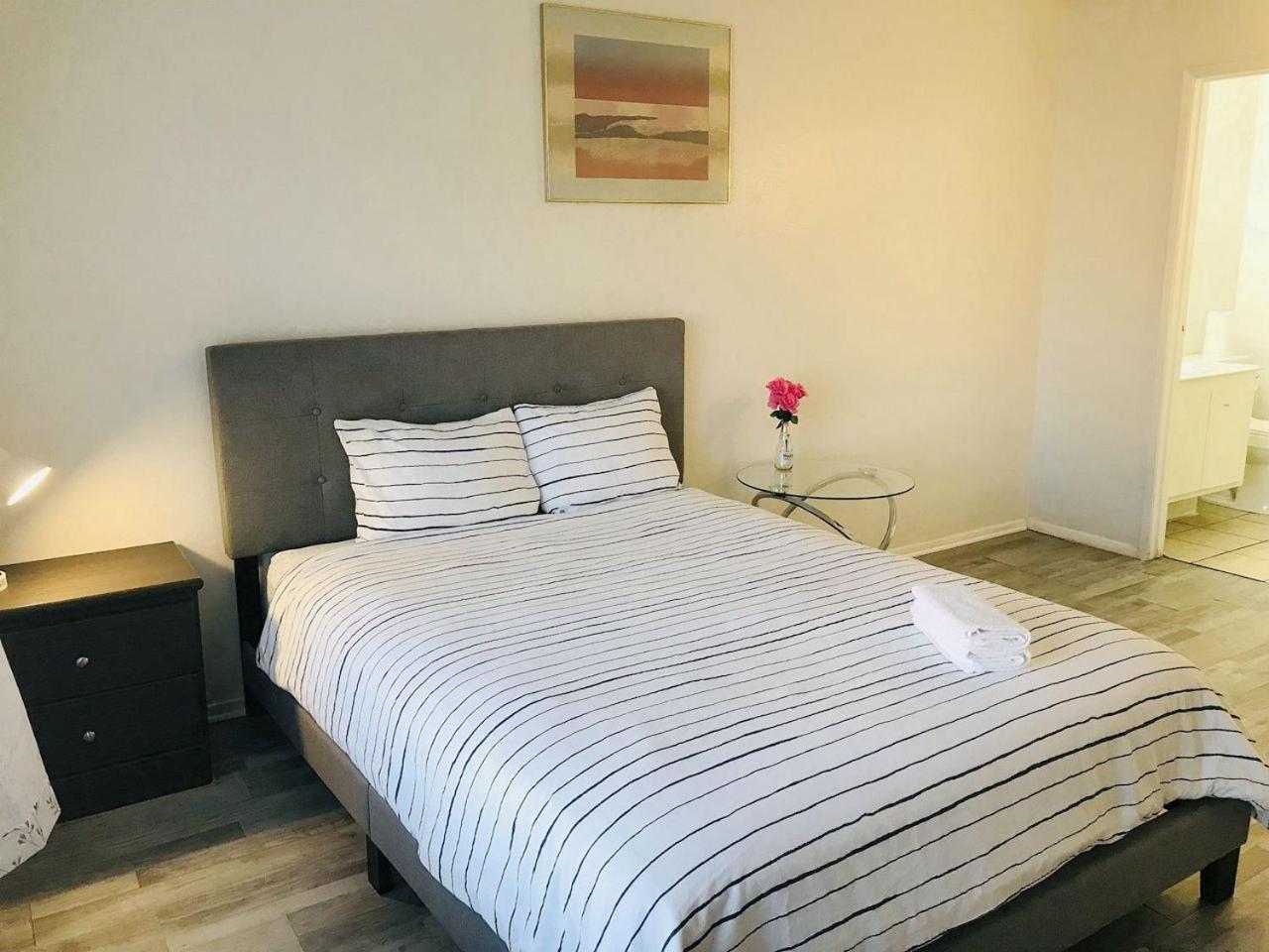 Super Comfortable And Beautiful 3 Bedrooms, 2 Baths House Renting Las Vegas