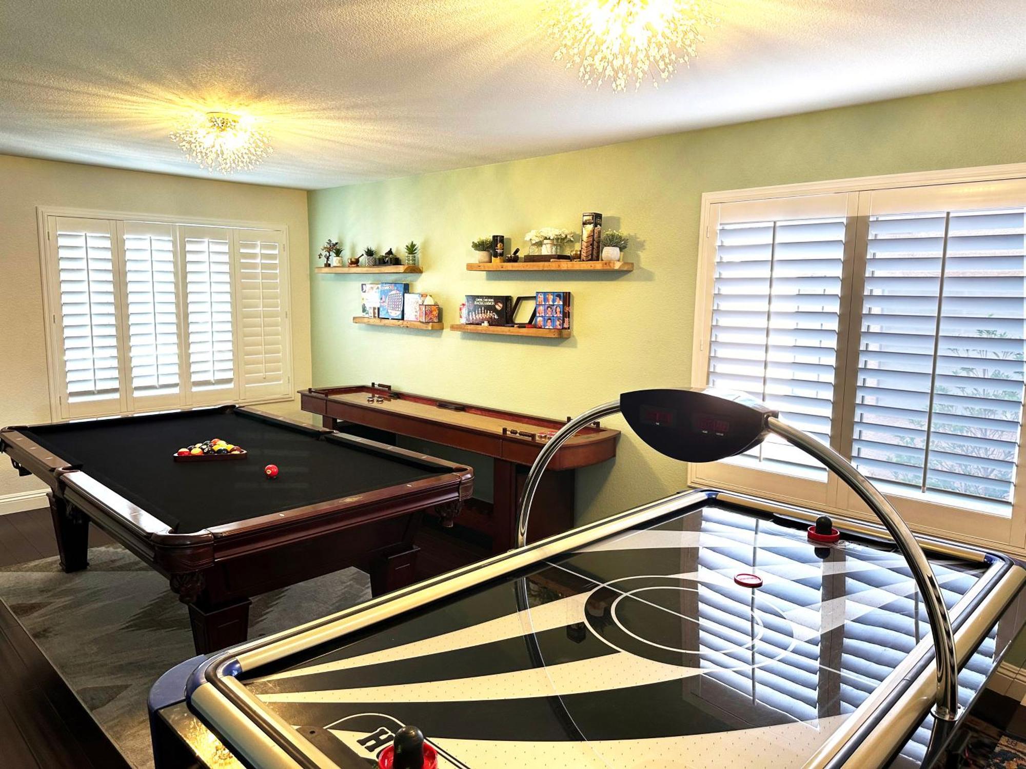 Buddha Gem, Central 6 Bed Room Luxury Home With Pool Hot Tub Game Room And Much More