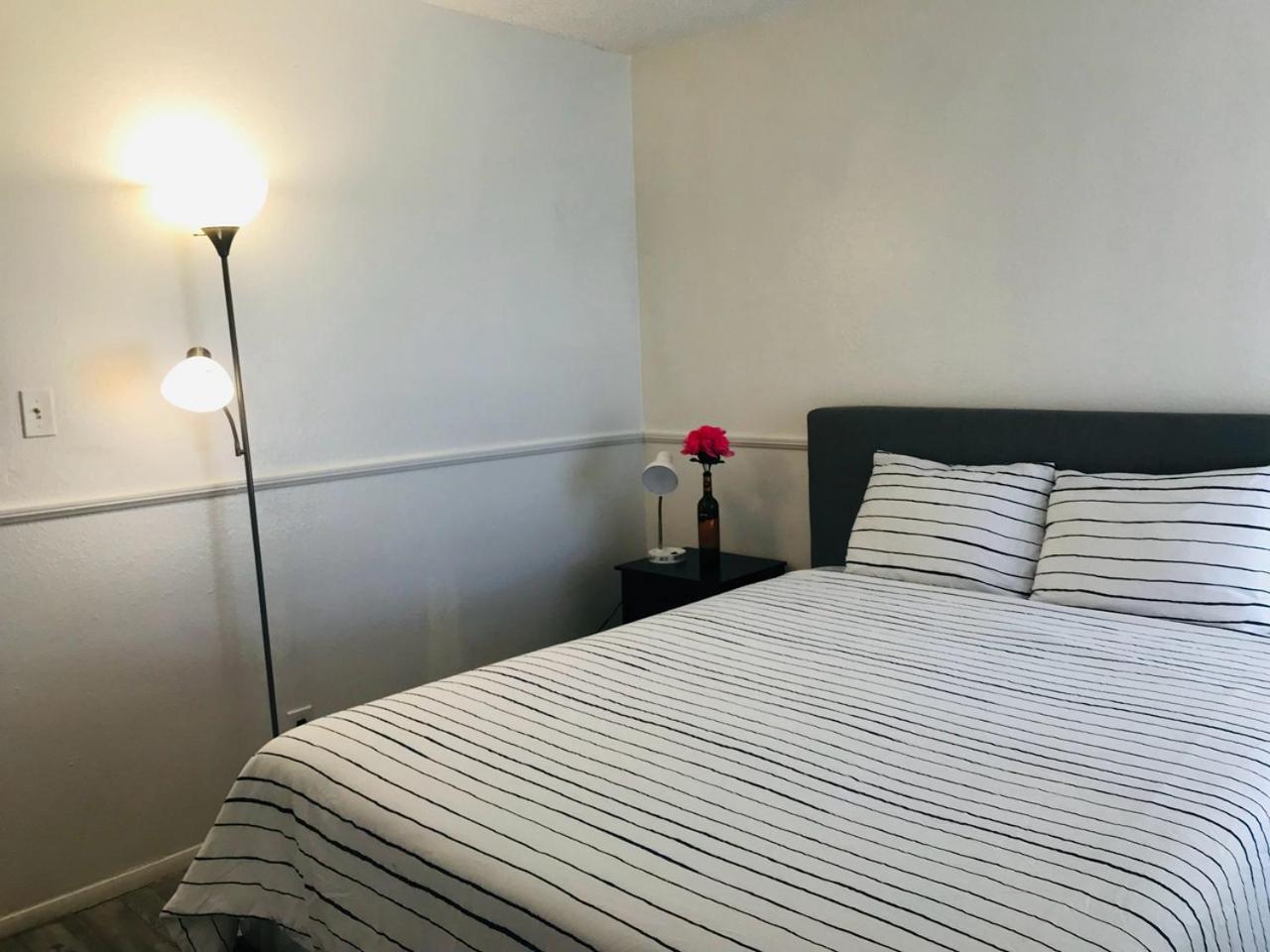 Super Comfortable And Beautiful 3 Bedrooms, 2 Baths House Renting Las Vegas