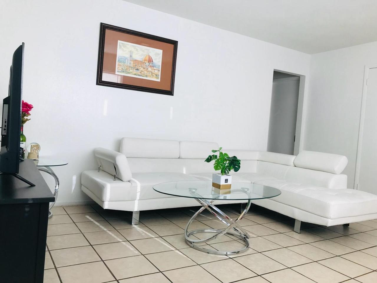 Super Comfortable And Beautiful 3 Bedrooms, 2 Baths House Renting Holiday home Las Vegas