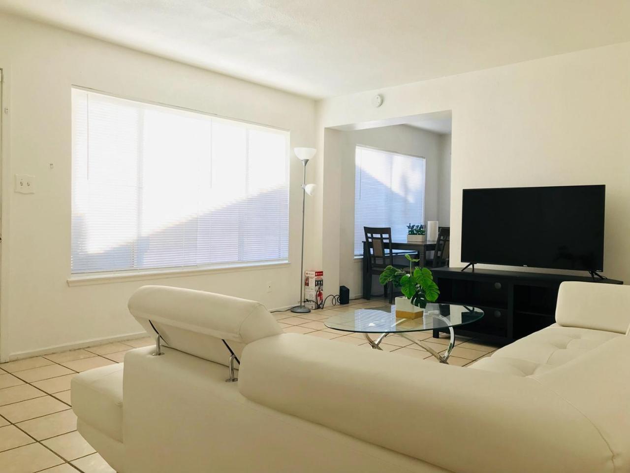 Super Comfortable And Beautiful 3 Bedrooms, 2 Baths House Renting Holiday home Las Vegas