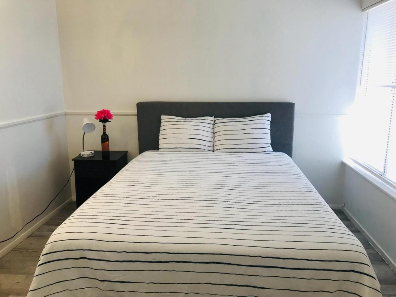 Super Comfortable And Beautiful 3 Bedrooms, 2 Baths House Renting
