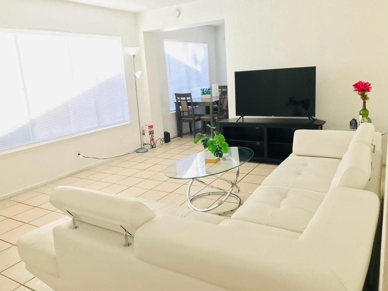Super Comfortable And Beautiful 3 Bedrooms, 2 Baths House Renting * Las Vegas