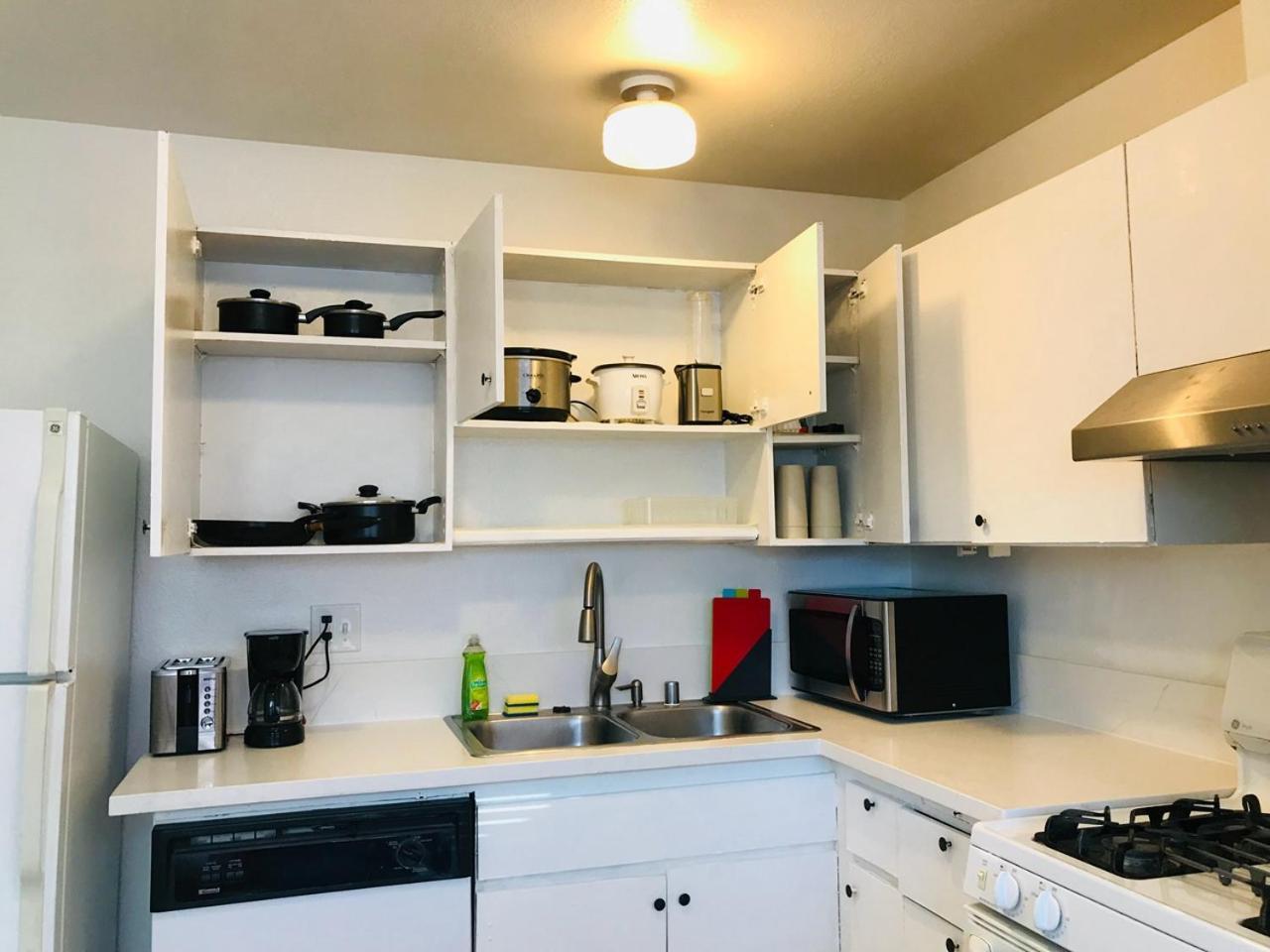 Super Comfortable And Beautiful 3 Bedrooms, 2 Baths House Renting