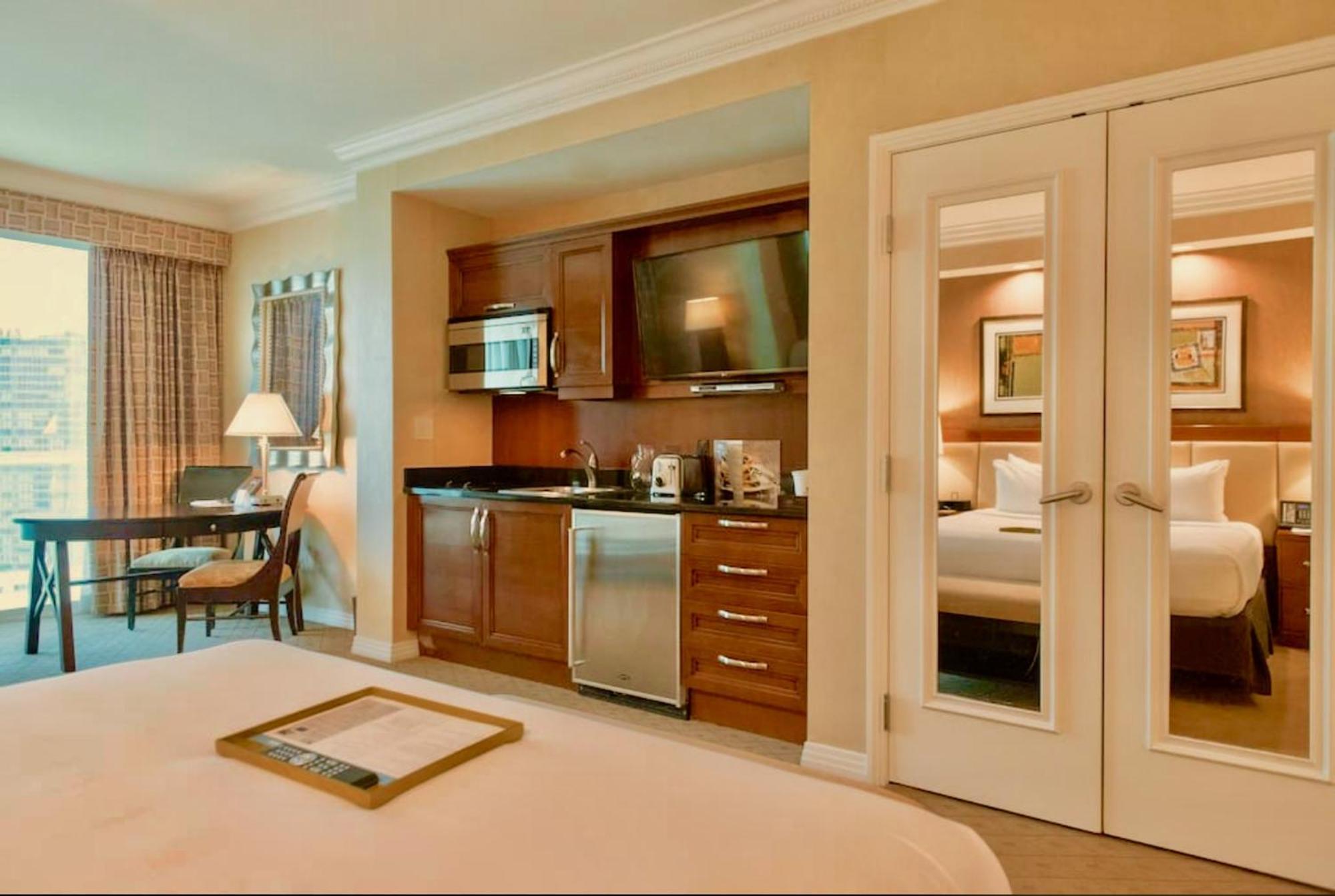 Strip View Balcony - No Fee !
