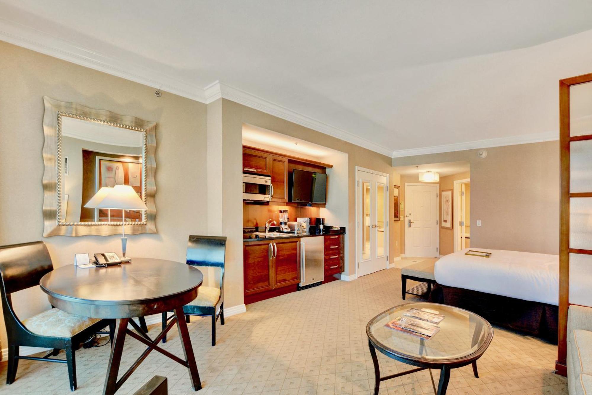 Strip View Balcony - No Fee !