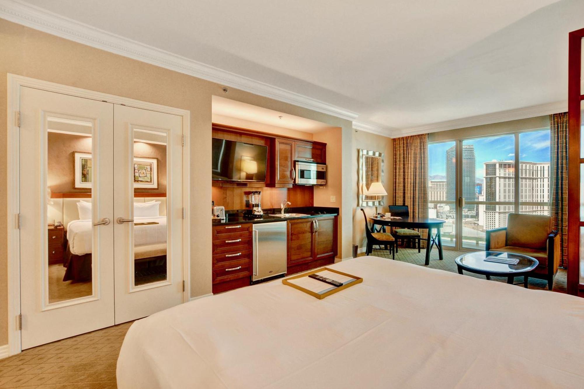 Strip View Balcony - No Fee ! *