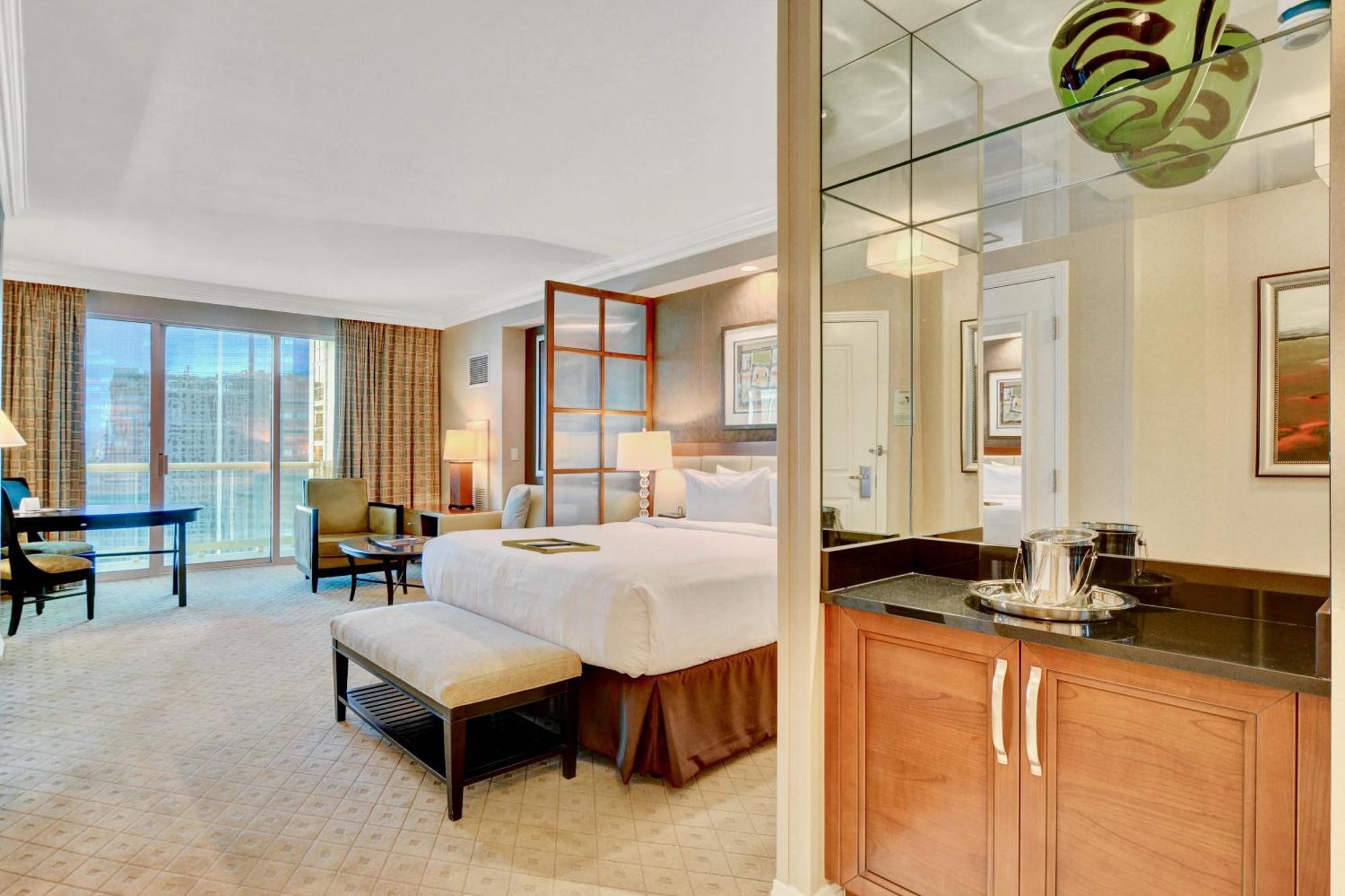 Strip View Balcony - No Fee !