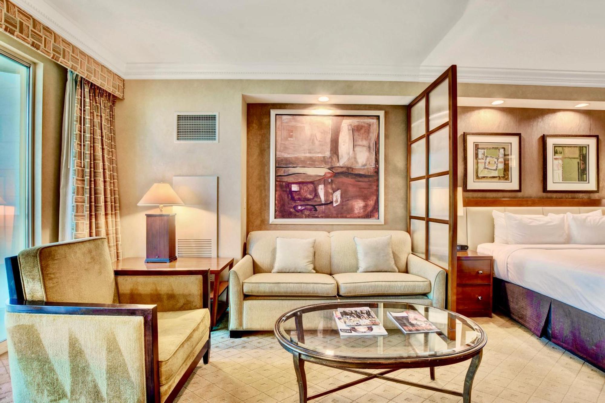 Strip View Balcony - No Fee !