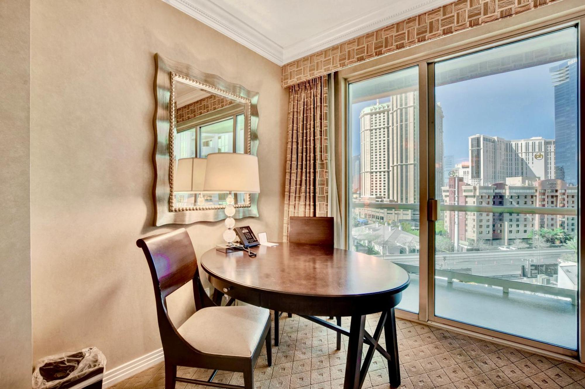 Strip View Balcony - No Fee ! *