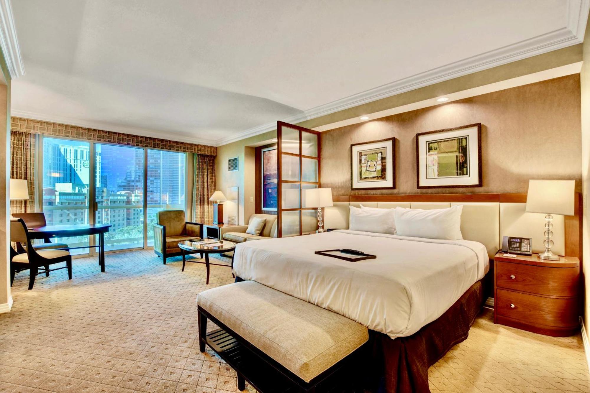 Strip View Balcony - No Fee !