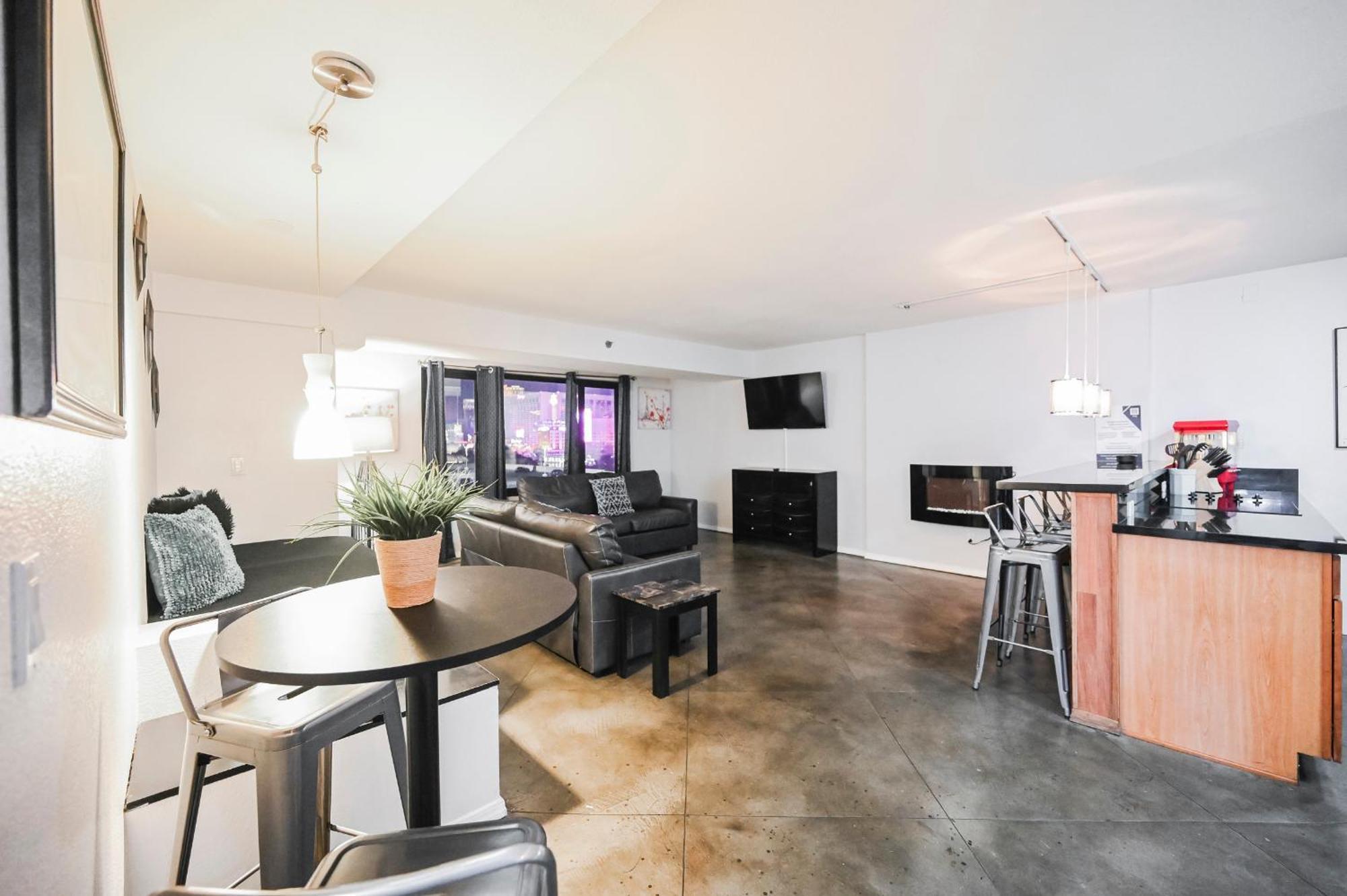 Stripviewsuites At Jockey Club