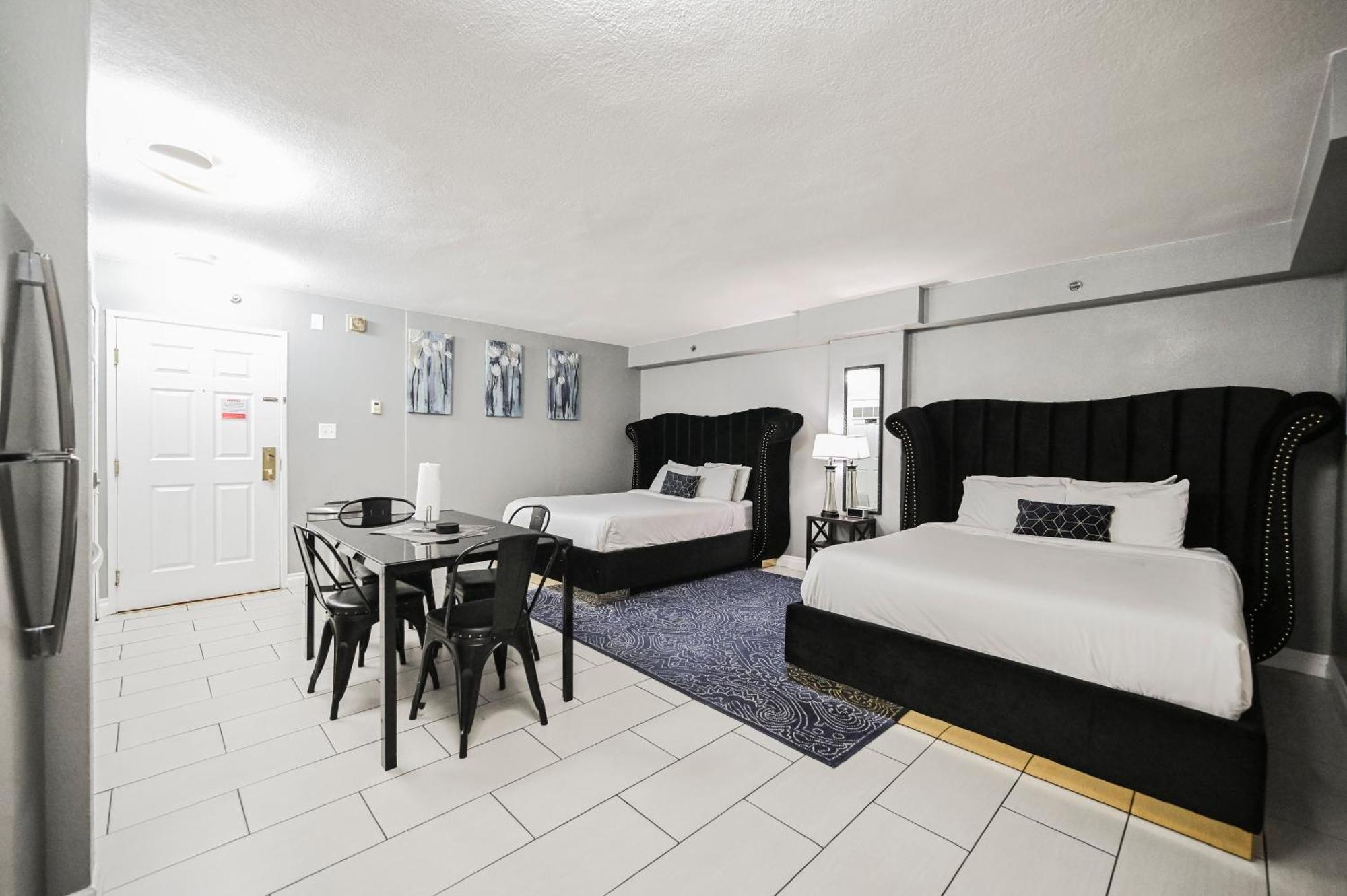 Stripviewsuites At Jockey Club